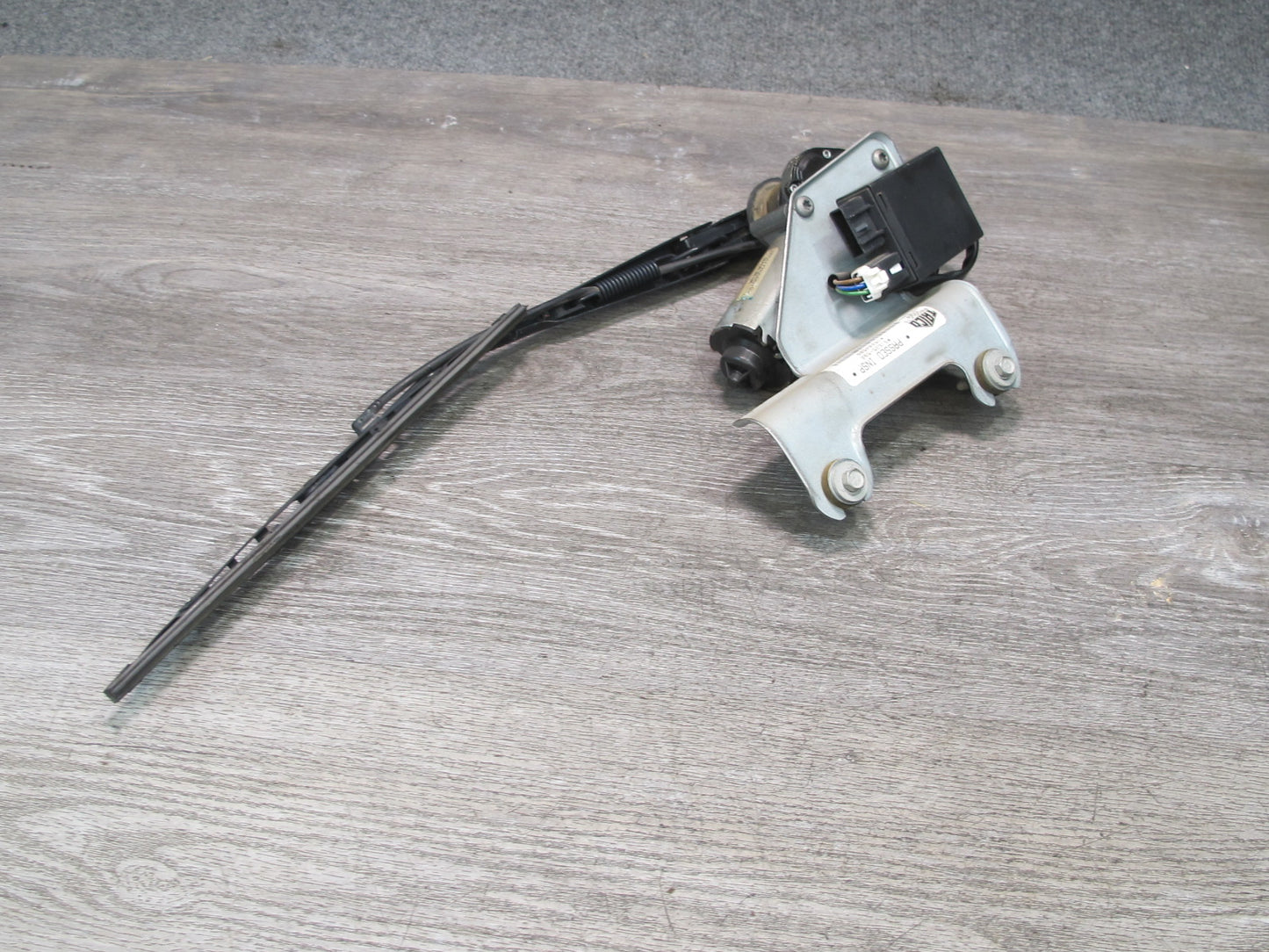 2003-2007 Hummer H2 Rear Tailgate Windshield Wiper Motor w Arm 15284509 OEM