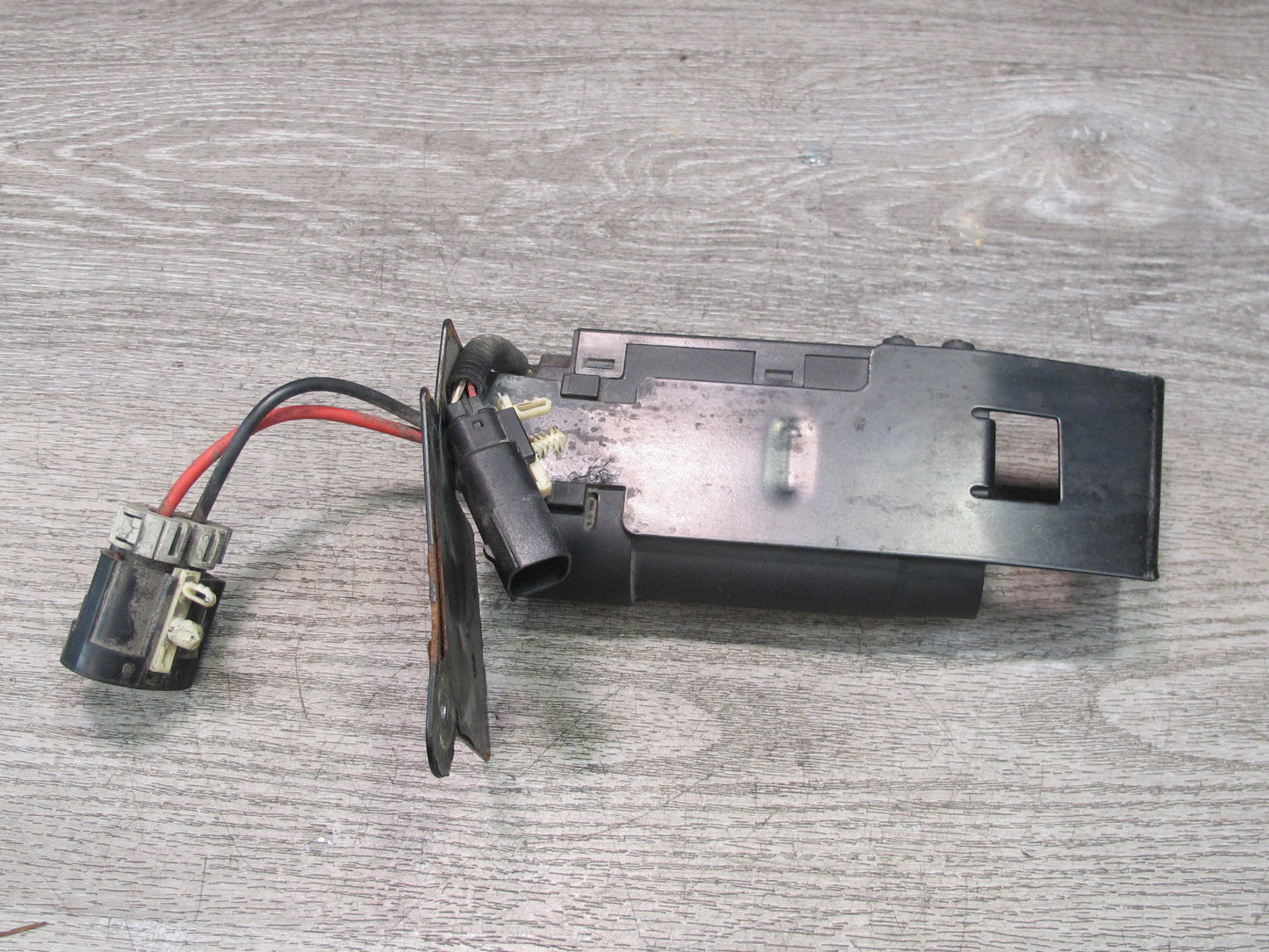 2003-2009 Hummer H2 Windshield Washer Fluid Heater Assembly