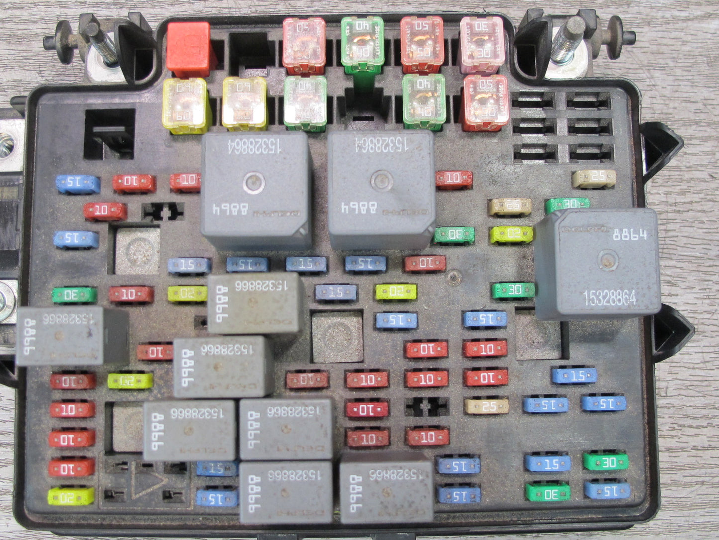 2004-2006 Hummer H2 Engine Fuse Relay Junction Box Block Assembly