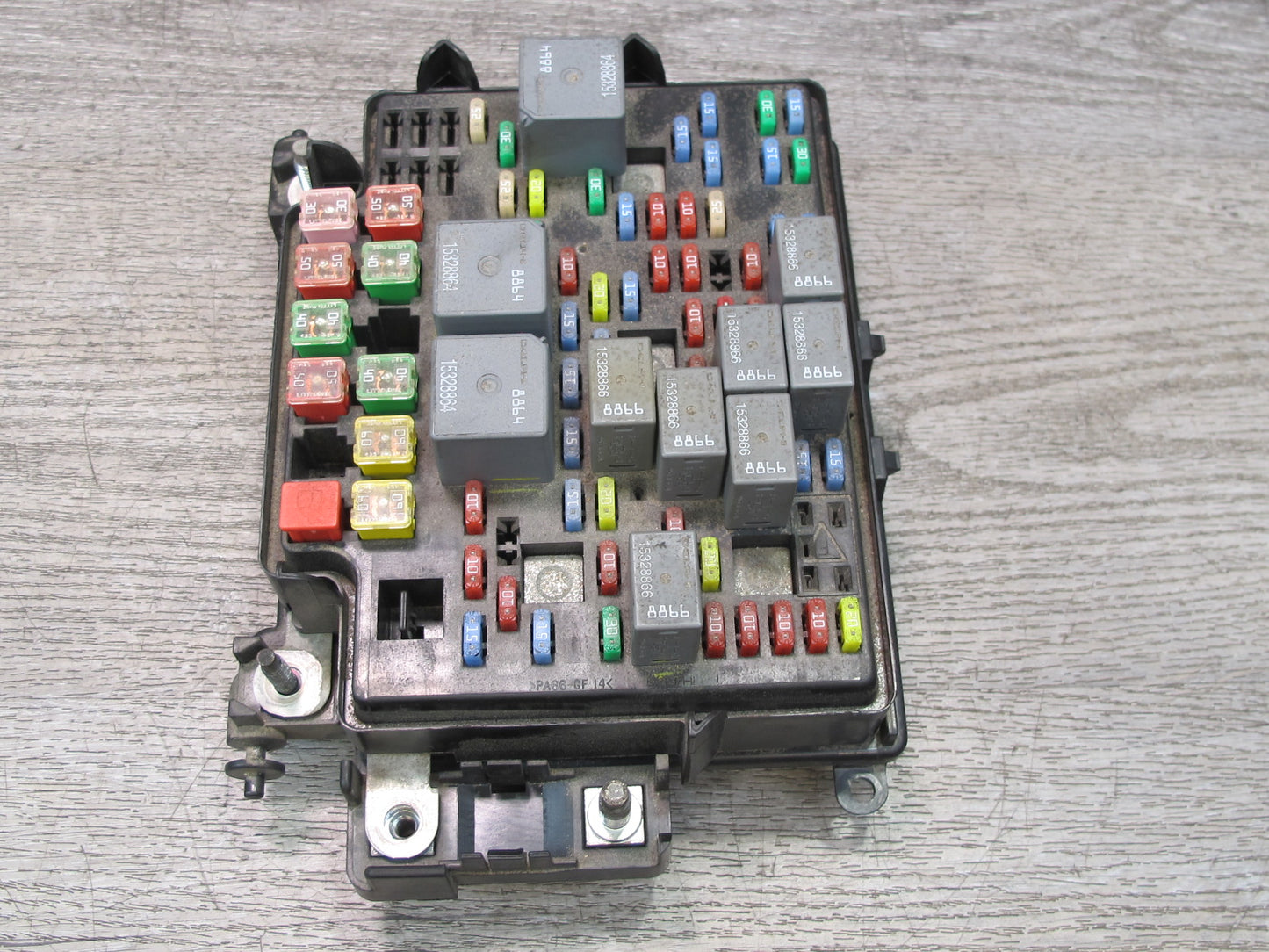 2004-2006 Hummer H2 Engine Fuse Relay Junction Box Block Assembly