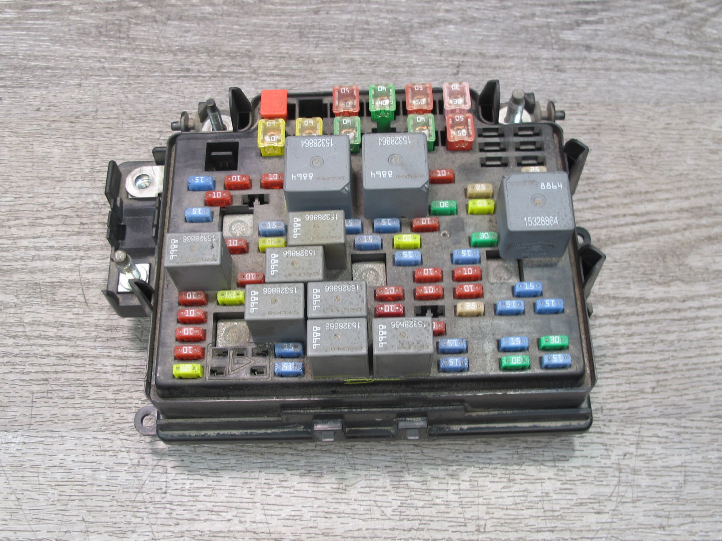 2004-2006 Hummer H2 Engine Fuse Relay Junction Box Block Assembly
