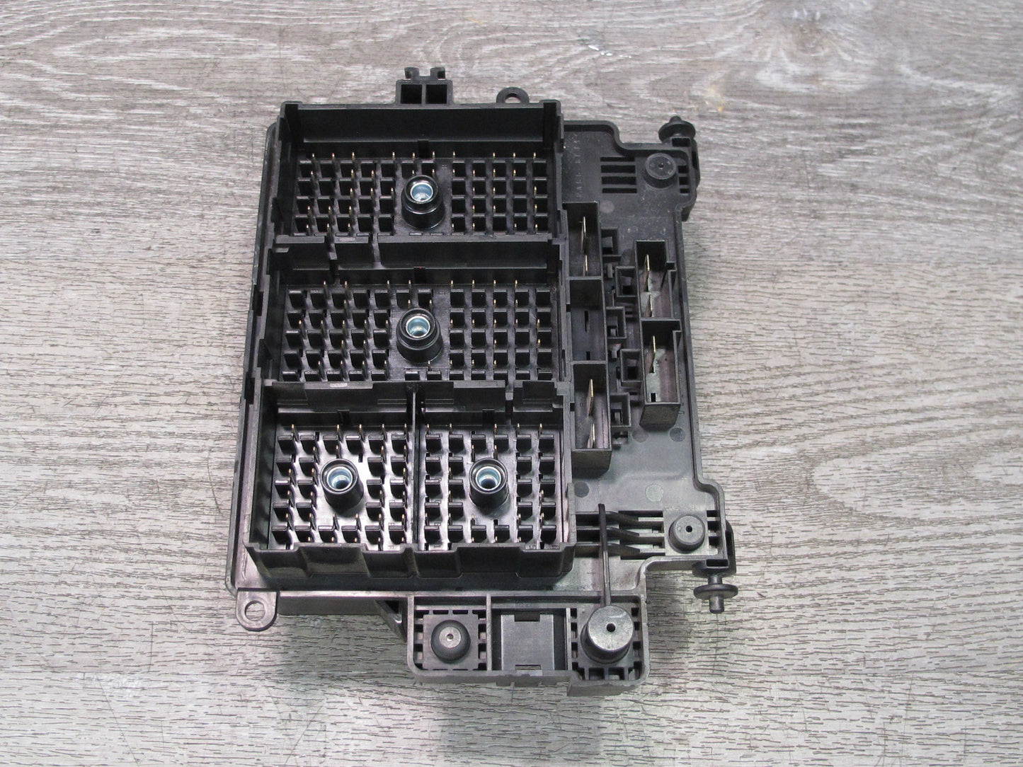 2004-2006 Hummer H2 Engine Fuse Relay Junction Box Block Assembly