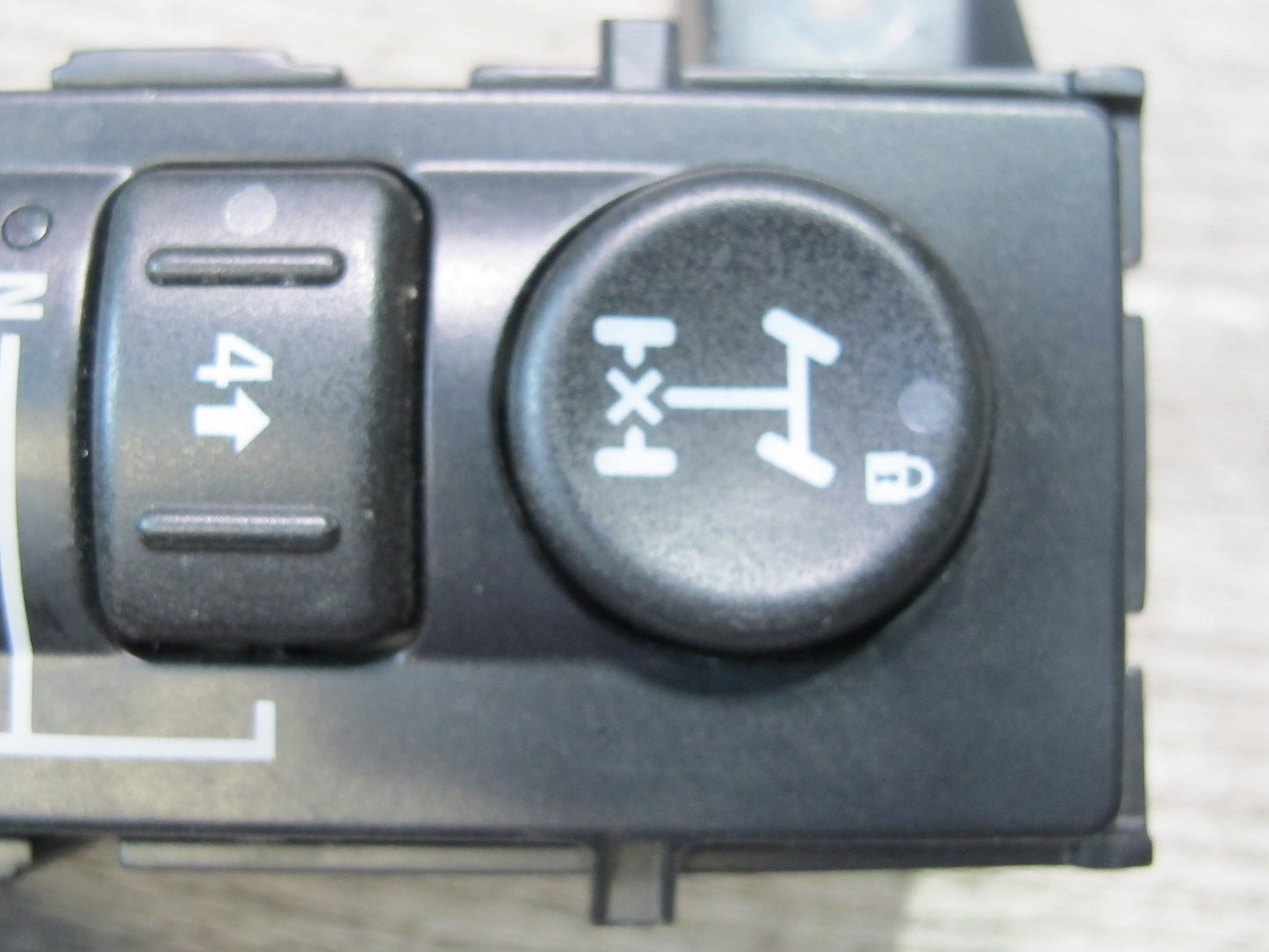 2003-2007 Hummer H2 Transfer Case Control Button Switch