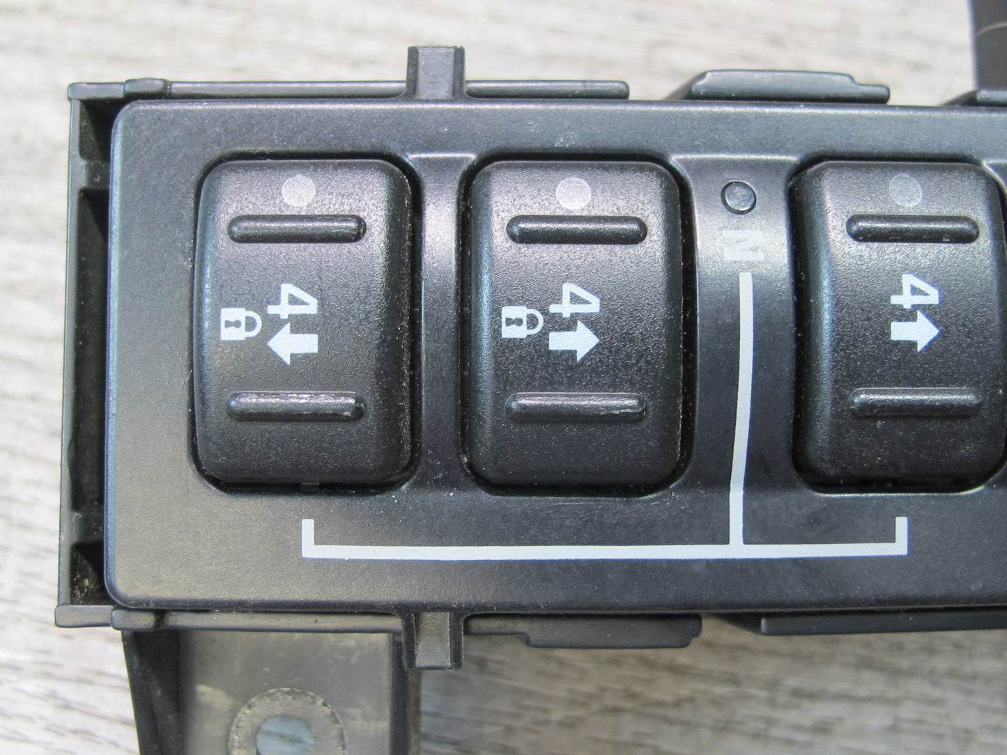 2003-2007 Hummer H2 Transfer Case Control Button Switch
