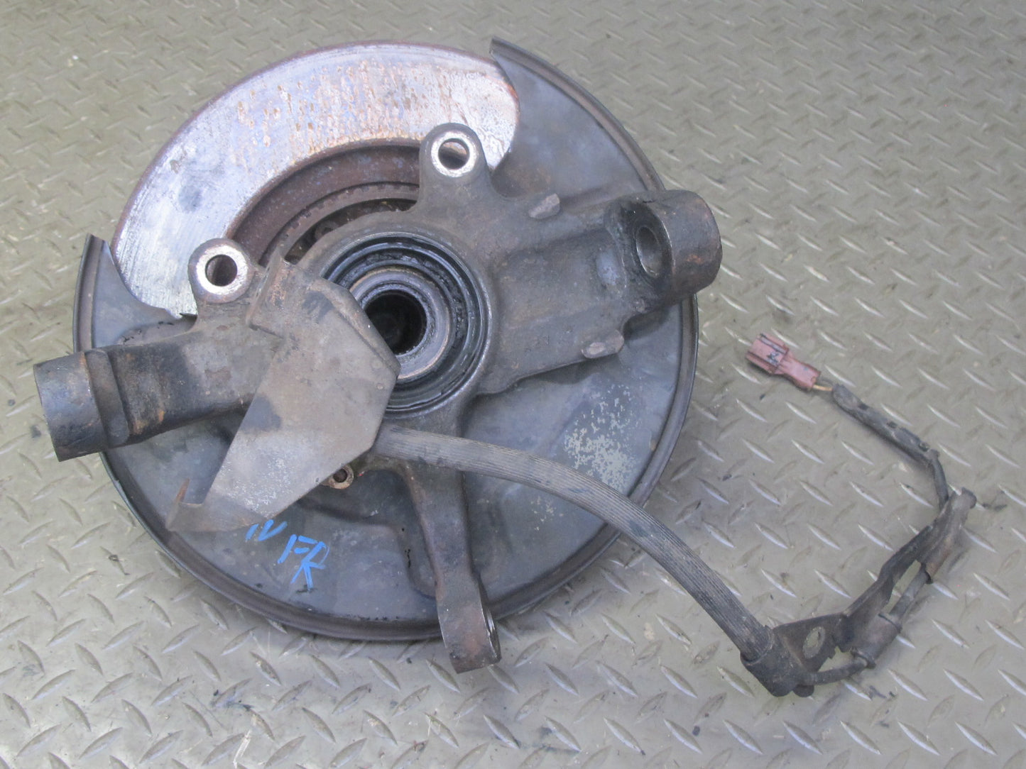 99-01 Isuzu Vehicross Front Right Spindle Knuckle Wheel Hub w Brake Rotor OEM