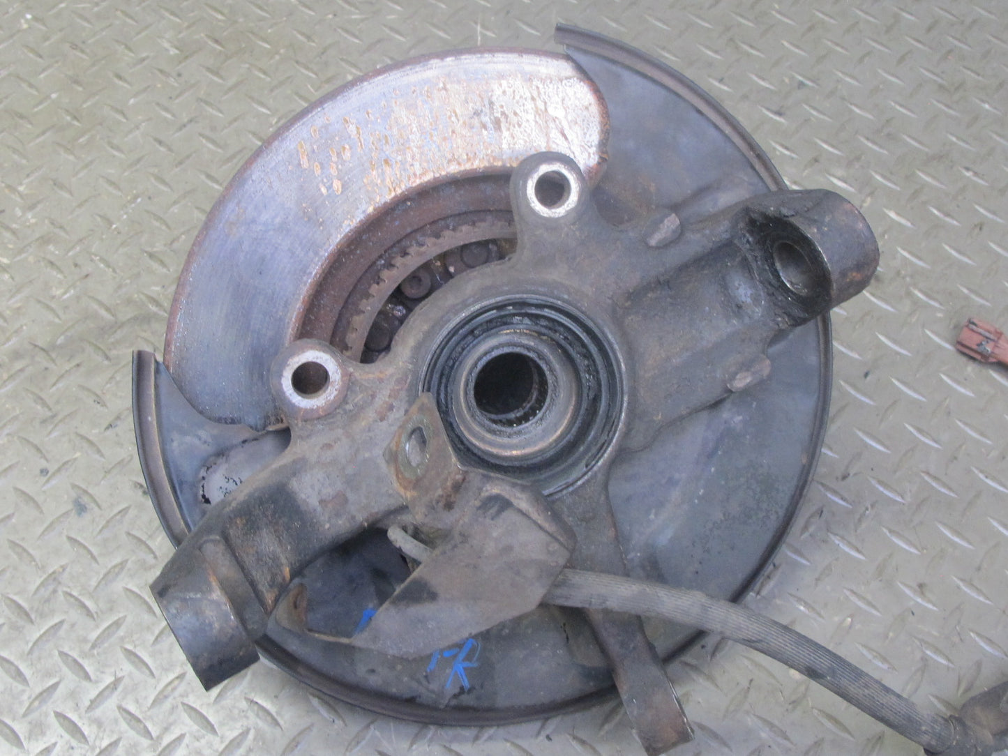 99-01 Isuzu Vehicross Front Right Spindle Knuckle Wheel Hub w Brake Rotor OEM