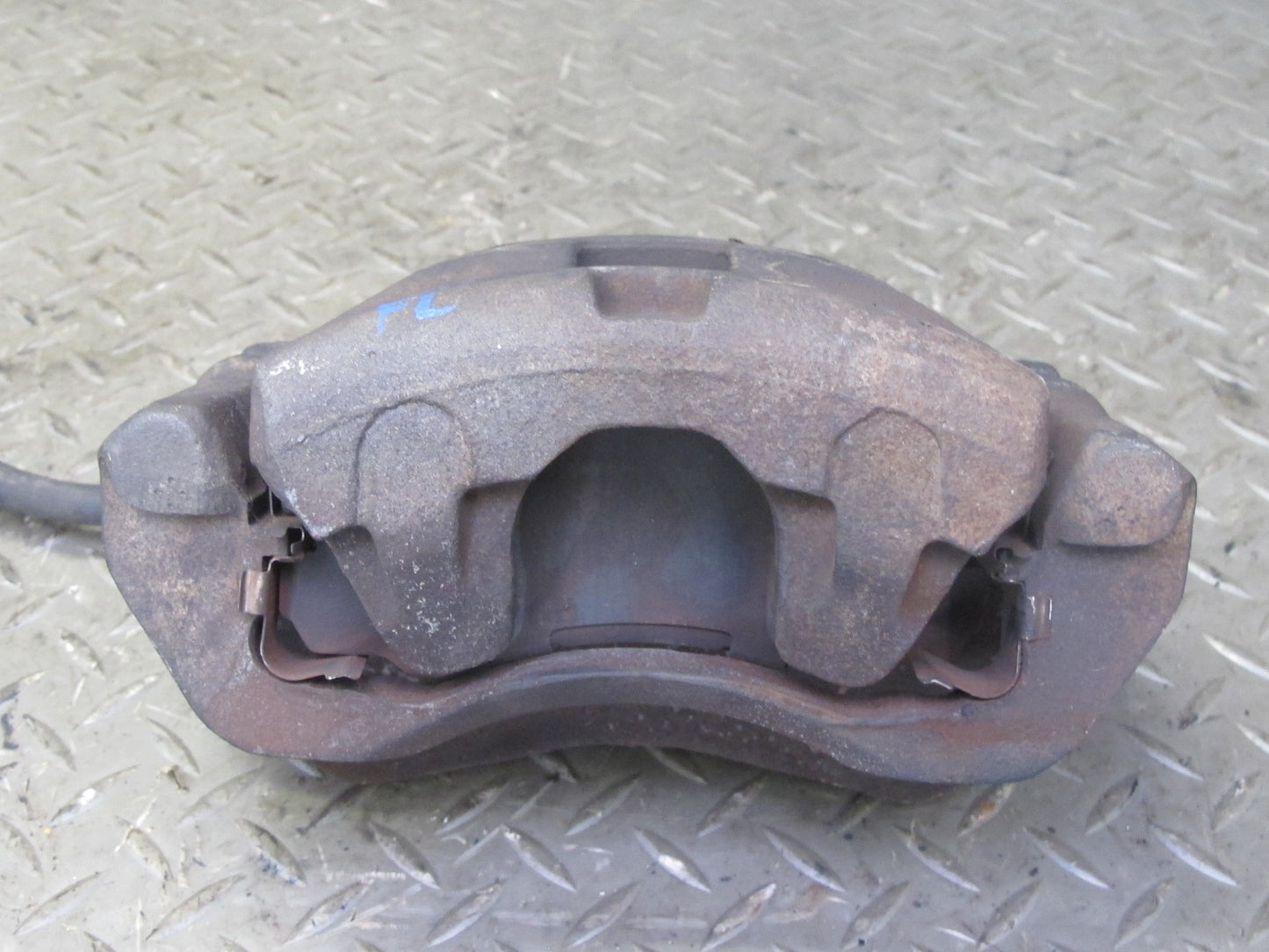 99-01 Isuzu Vehicross Set of 2 Front Left & Right Brake Caliper OEM