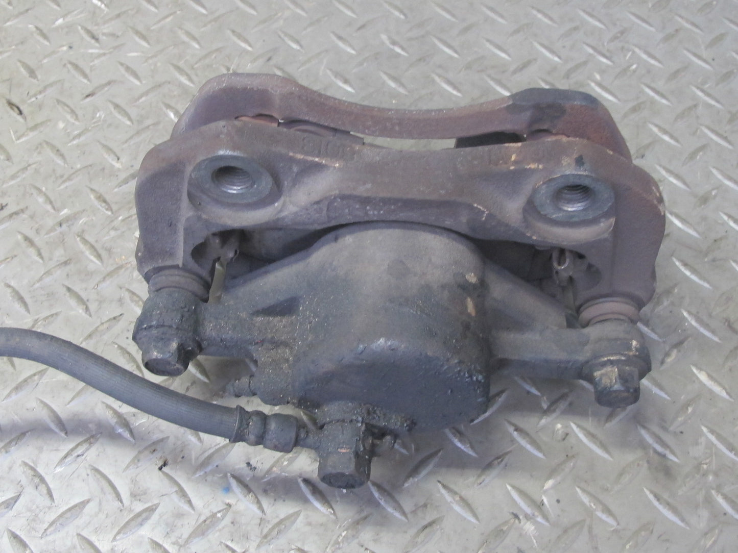 99-01 Isuzu Vehicross Set of 2 Front Left & Right Brake Caliper OEM