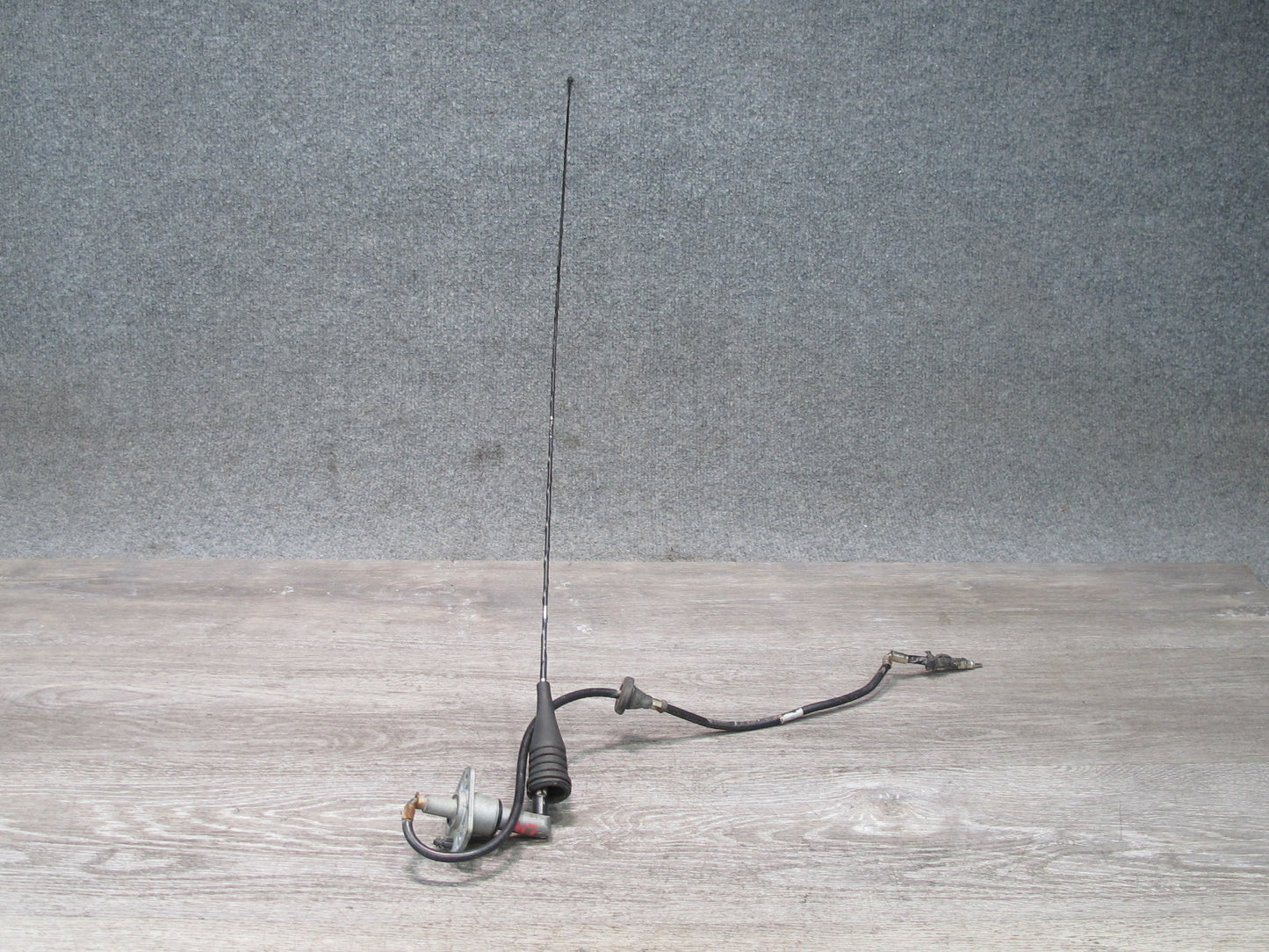2003-2007 Hummer H2 Front Right Fender Radio Antenna