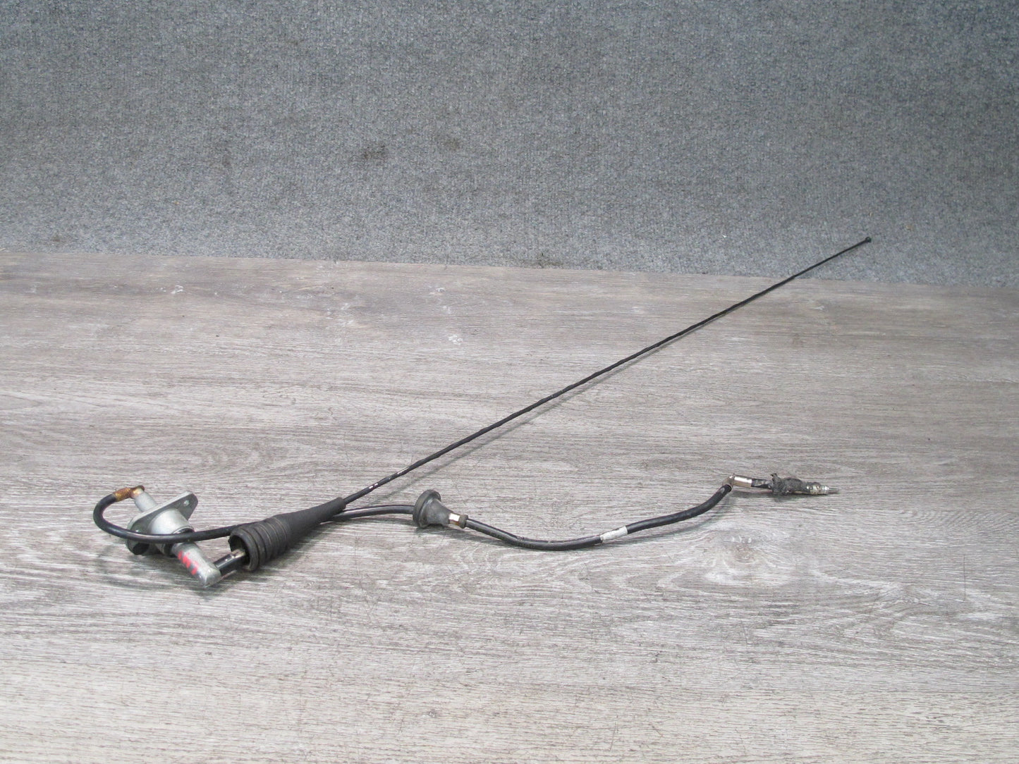2003-2007 Hummer H2 Front Right Fender Radio Antenna
