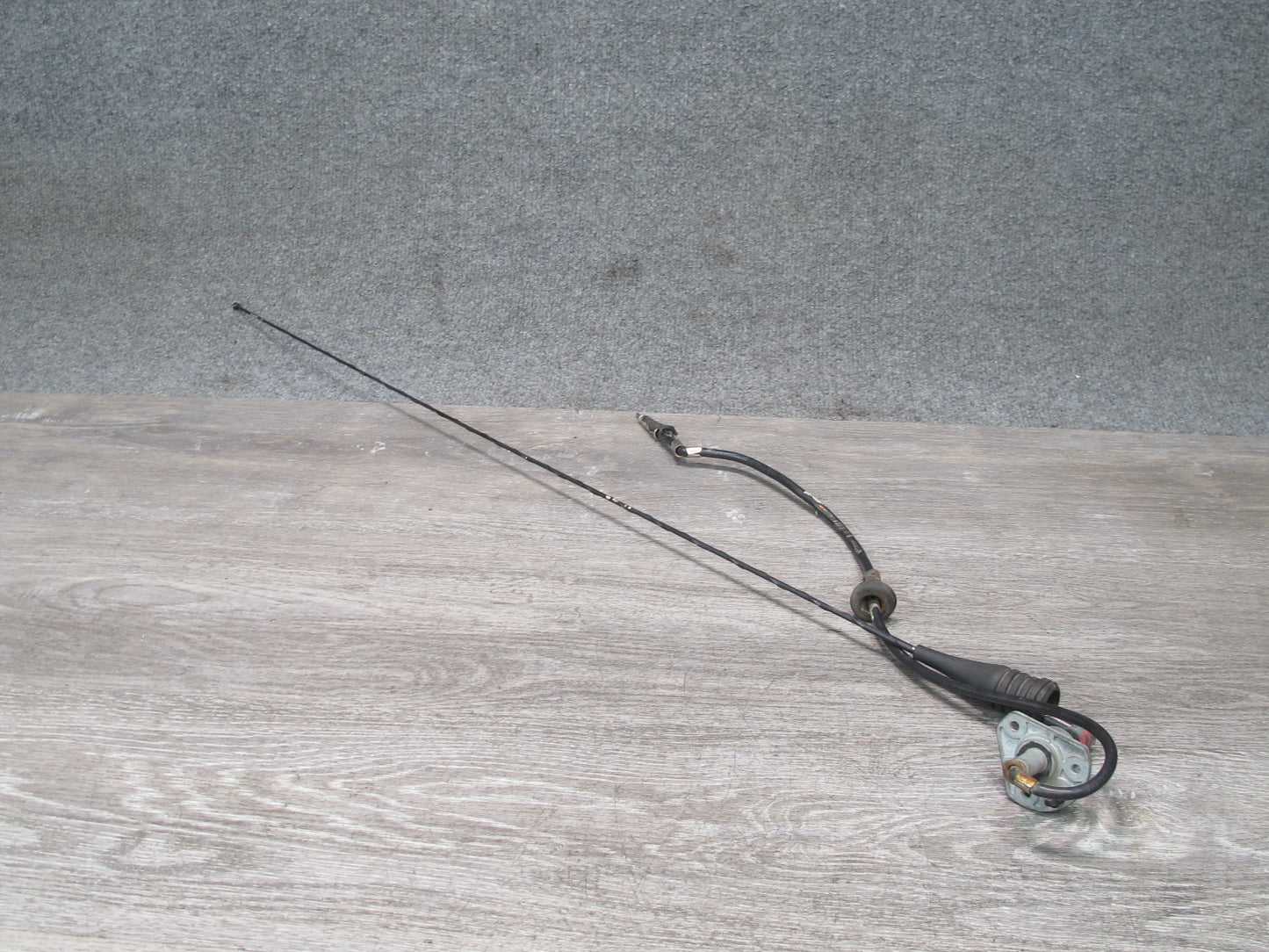2003-2007 Hummer H2 Front Right Fender Radio Antenna