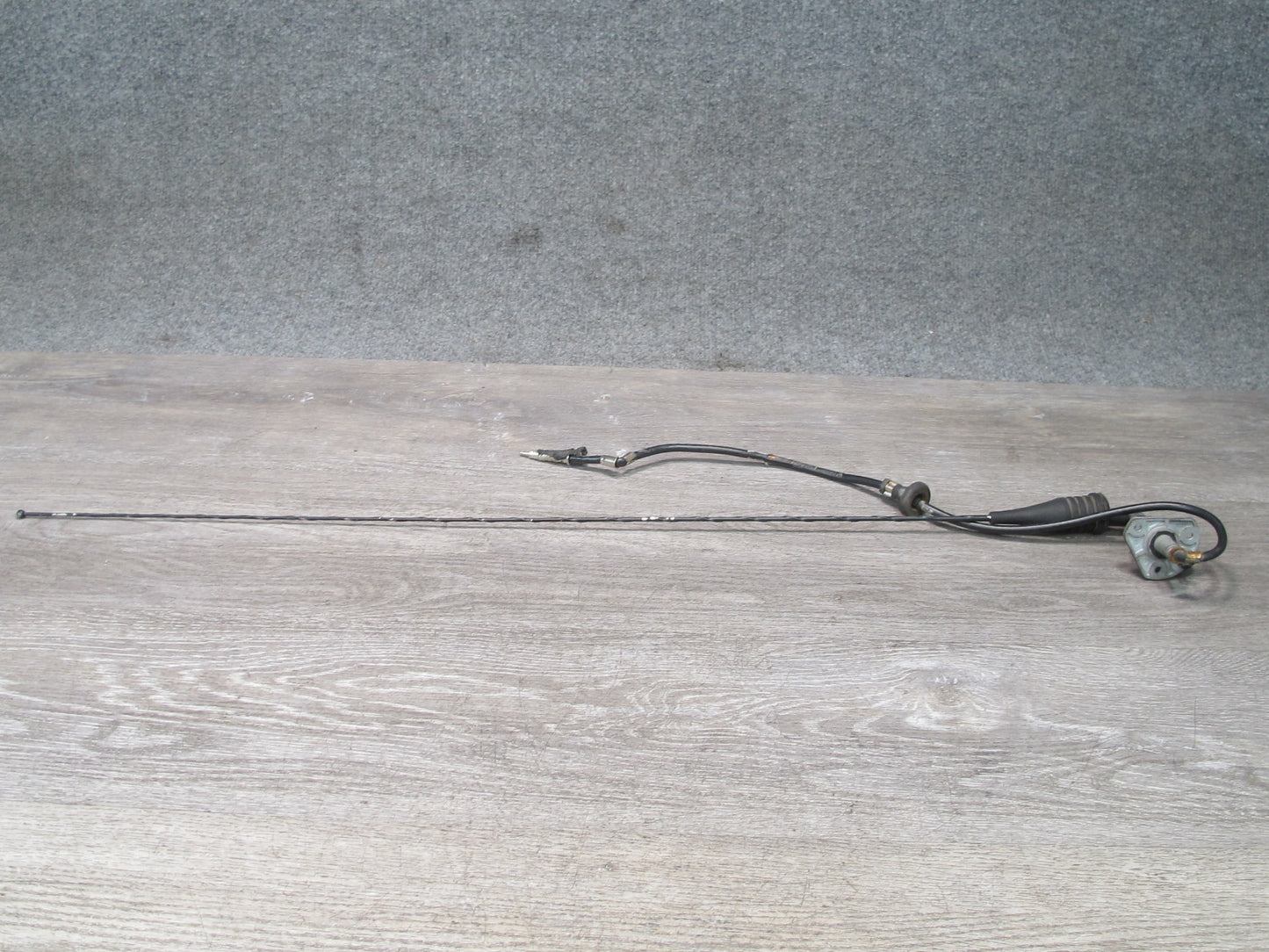 2003-2007 Hummer H2 Front Right Fender Radio Antenna