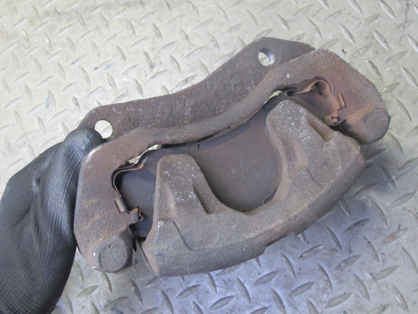99-01 Isuzu Vehicross Set of 2 Front Left & Right Brake Caliper OEM