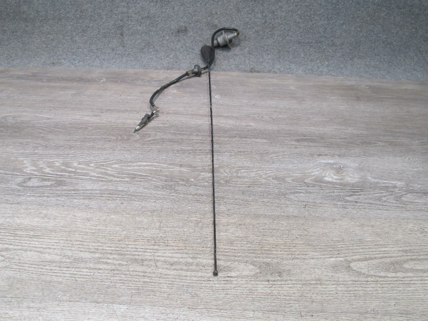 2003-2007 Hummer H2 Front Right Fender Radio Antenna