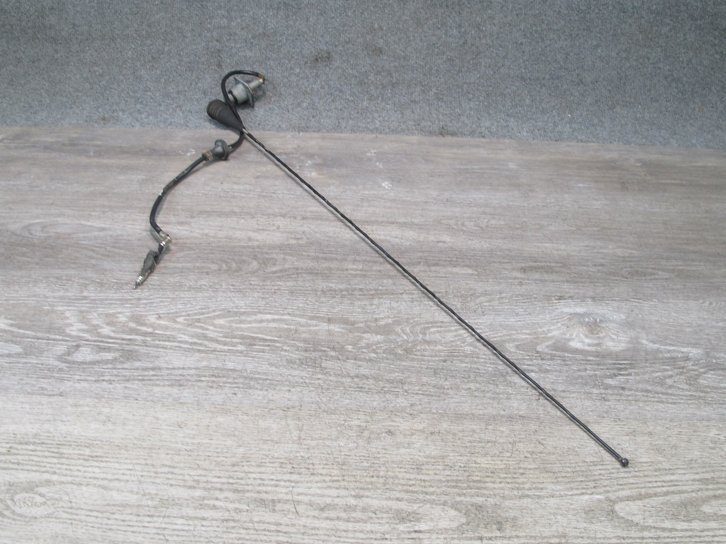 2003-2007 Hummer H2 Front Right Fender Radio Antenna