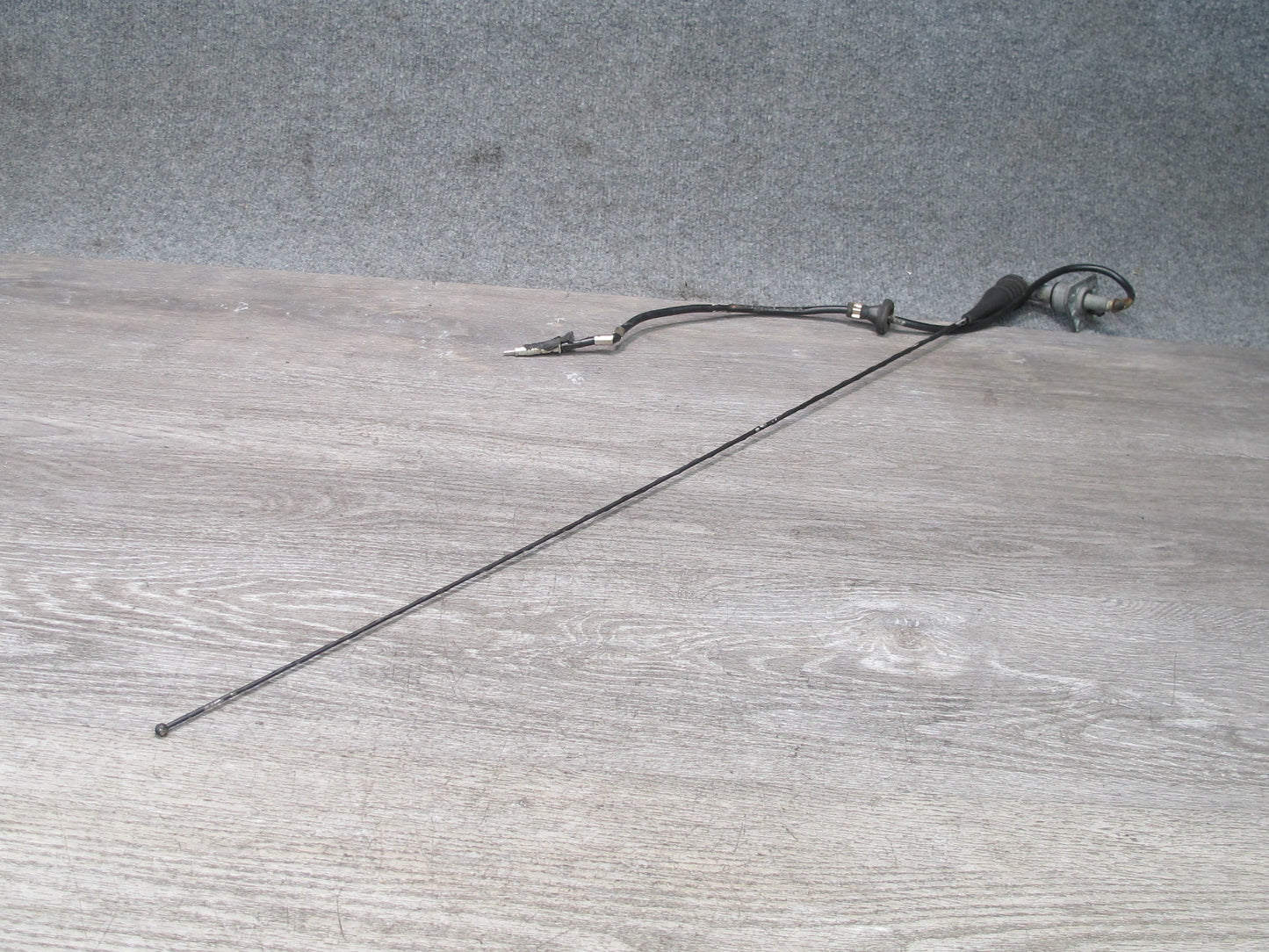 2003-2007 Hummer H2 Front Right Fender Radio Antenna