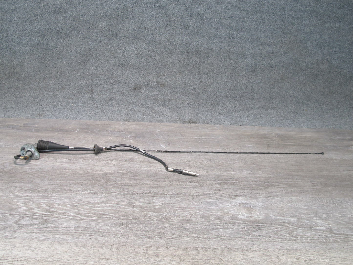 2003-2007 Hummer H2 Front Right Fender Radio Antenna
