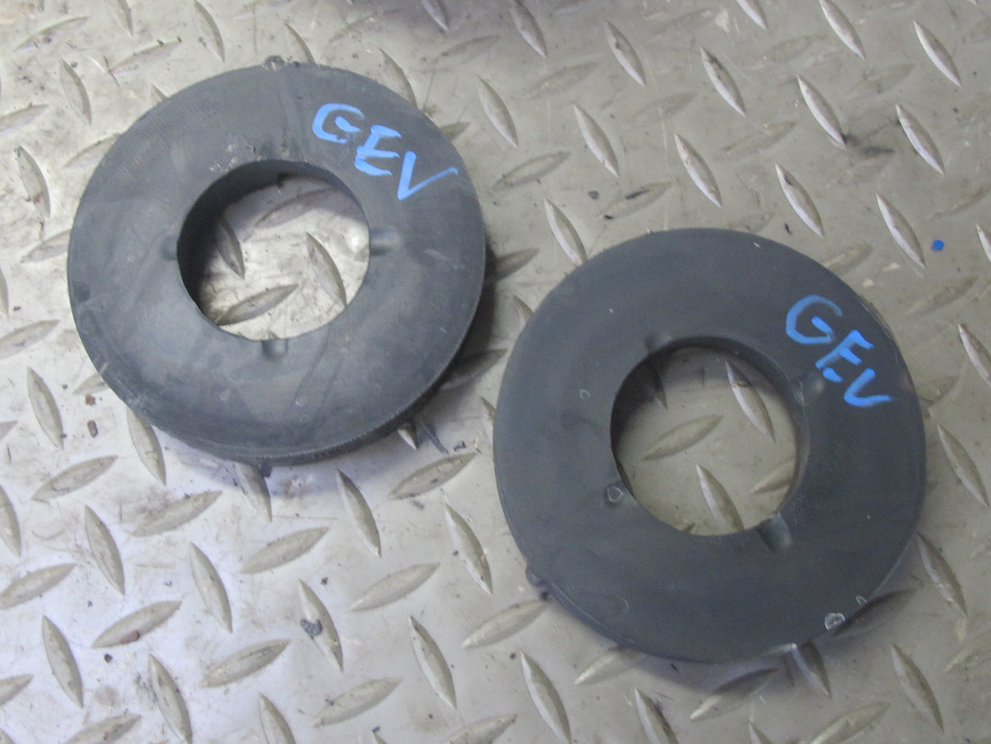 99-03 VW Eurovan T4 Camper Set of 2 Rear Left & Right Coil Spring w Bushing OEM