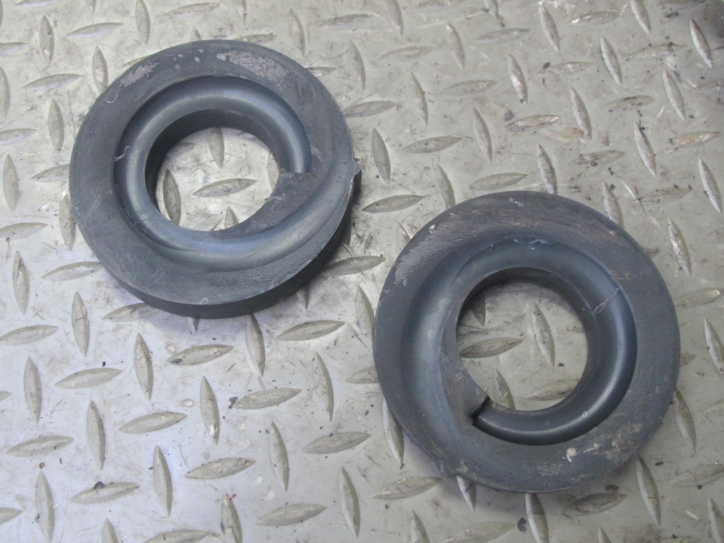 99-03 VW Eurovan T4 Camper Set of 2 Rear Left & Right Coil Spring w Bushing OEM
