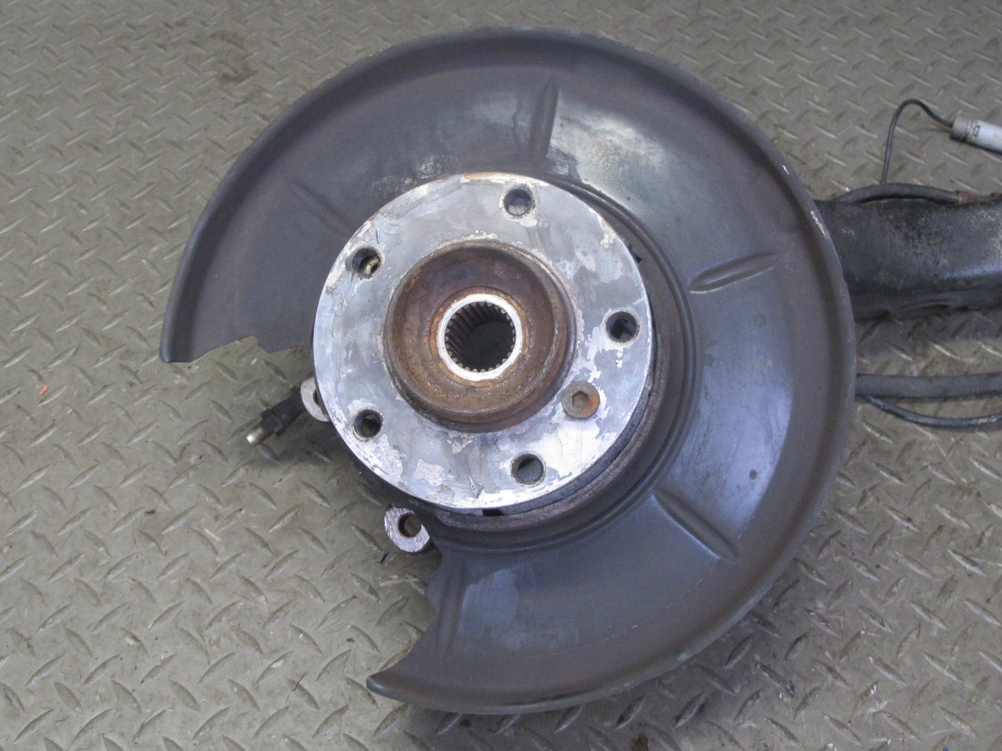 96-97 BMW E36 328iC Convertible RWD Rear Left Trailing Arm Knuckle Wheel Hub OEM