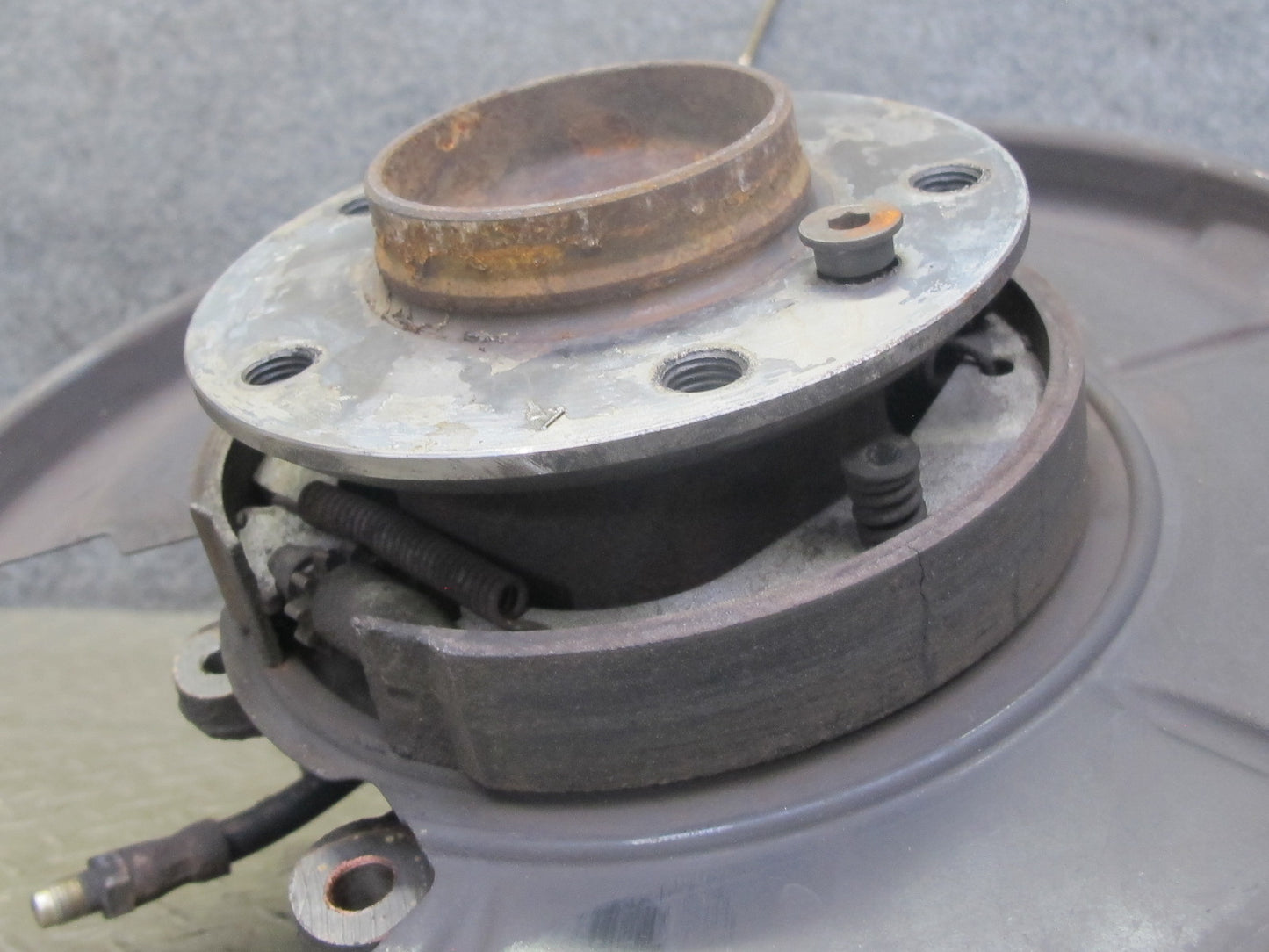 96-97 BMW E36 328iC Convertible RWD Rear Left Trailing Arm Knuckle Wheel Hub OEM
