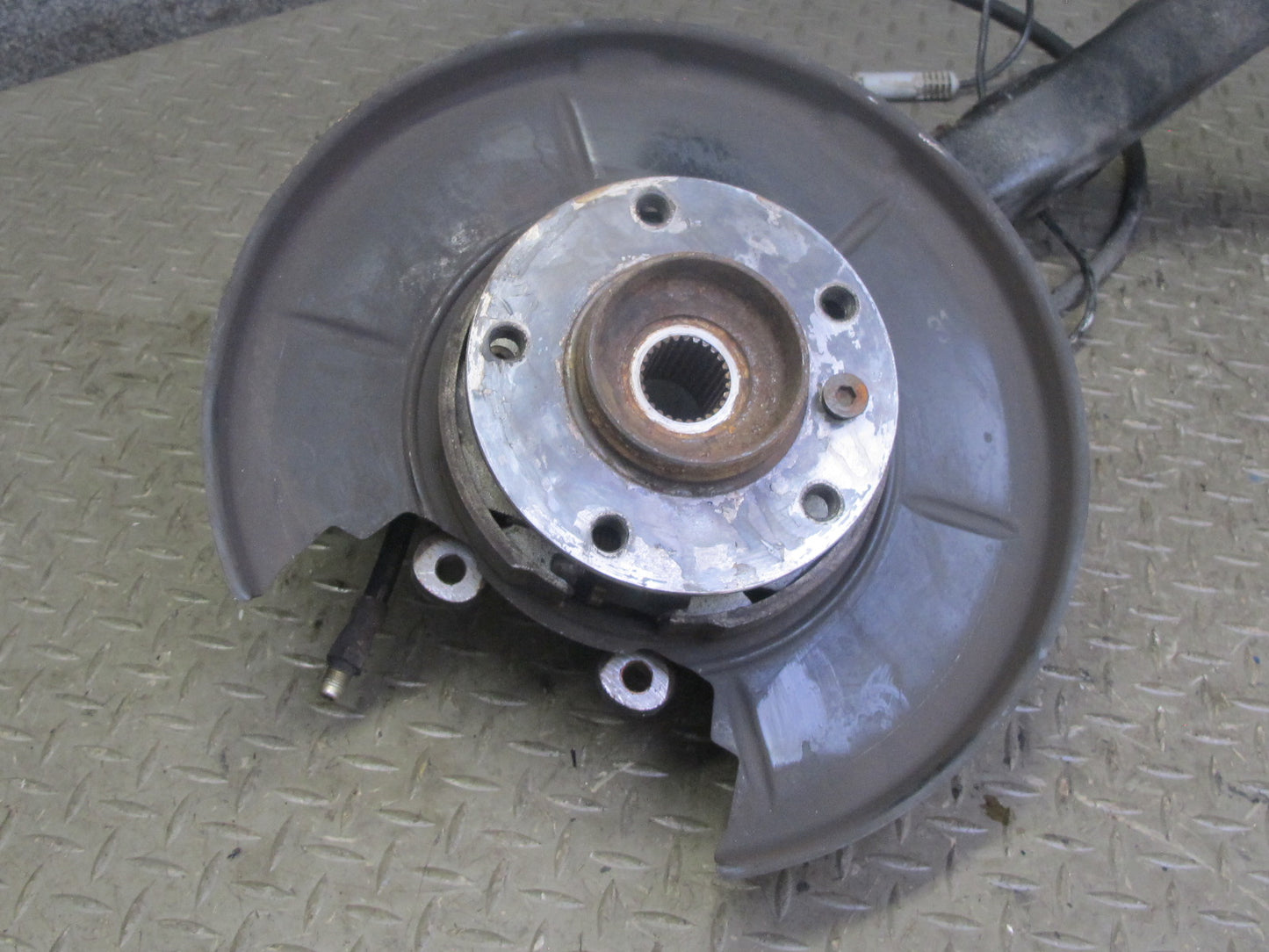 96-97 BMW E36 328iC Convertible RWD Rear Left Trailing Arm Knuckle Wheel Hub OEM