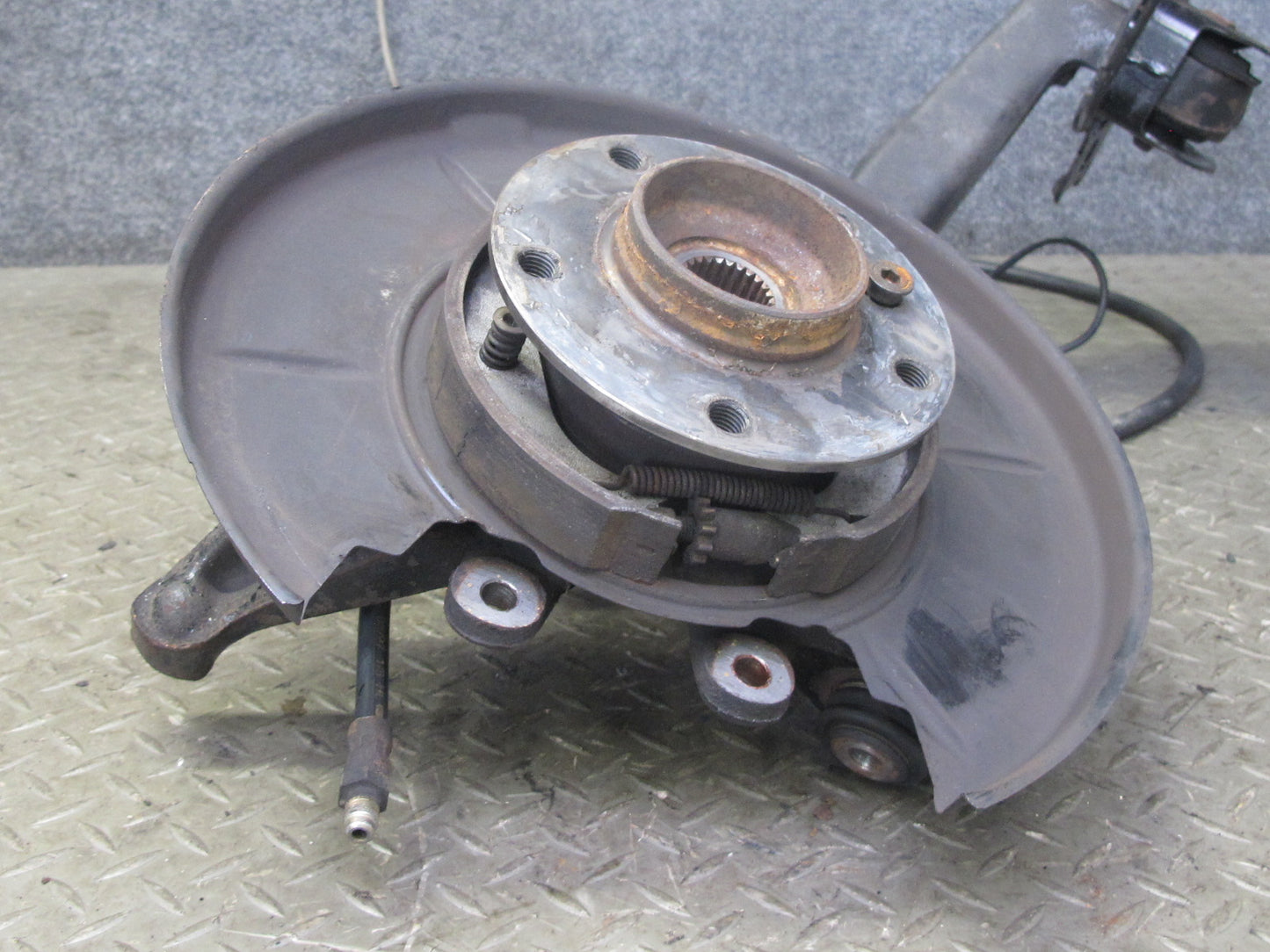 96-97 BMW E36 328iC Convertible RWD Rear Left Trailing Arm Knuckle Wheel Hub OEM