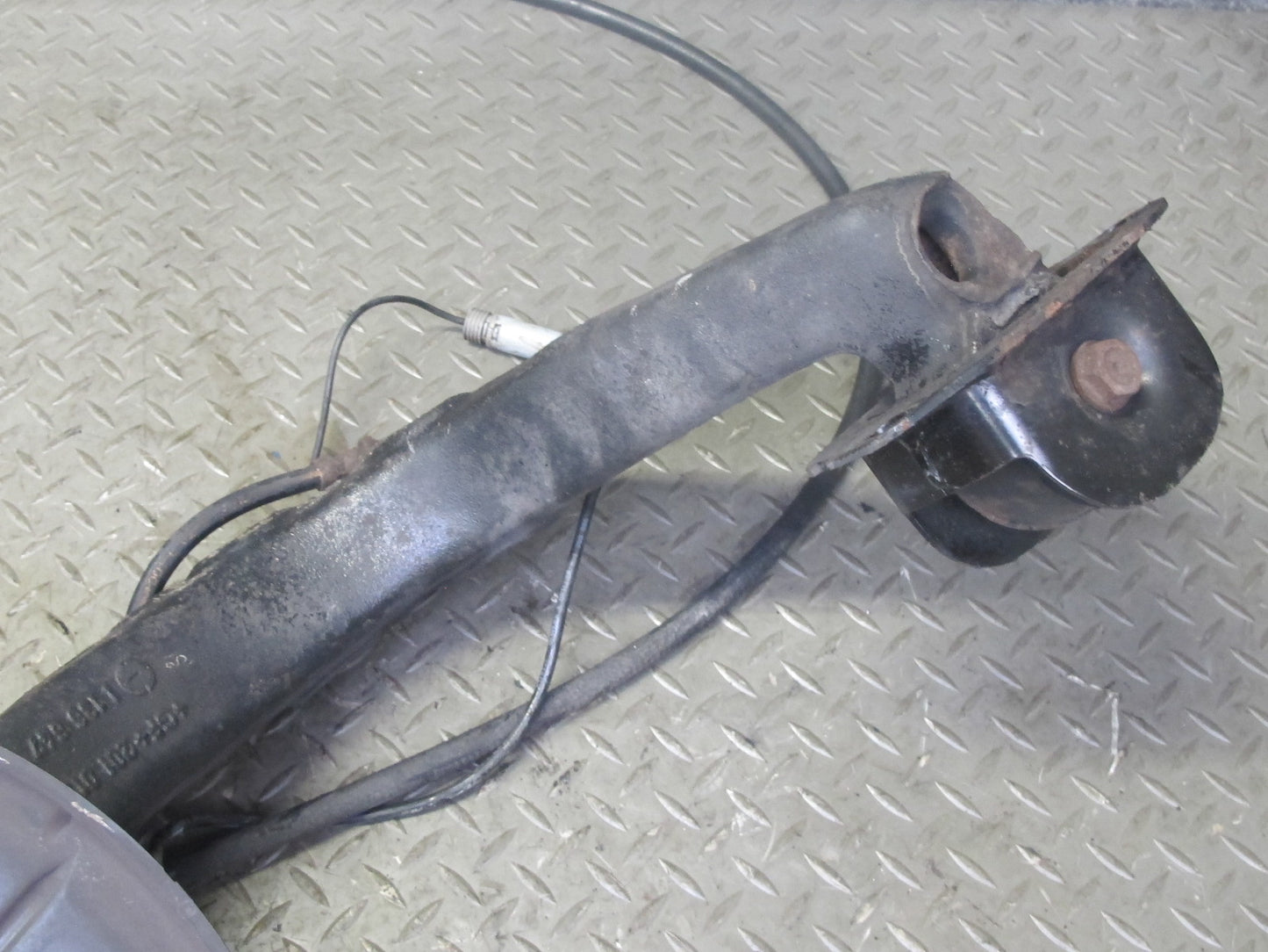 96-97 BMW E36 328iC Convertible RWD Rear Left Trailing Arm Knuckle Wheel Hub OEM