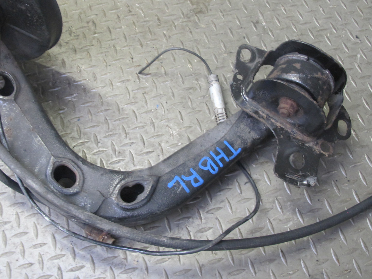 96-97 BMW E36 328iC Convertible RWD Rear Left Trailing Arm Knuckle Wheel Hub OEM