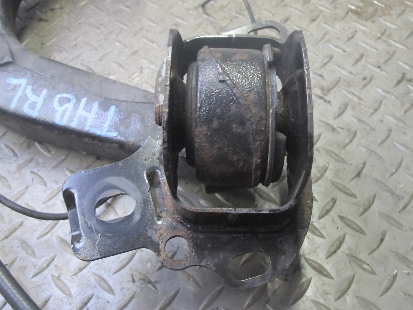 96-97 BMW E36 328iC Convertible RWD Rear Left Trailing Arm Knuckle Wheel Hub OEM