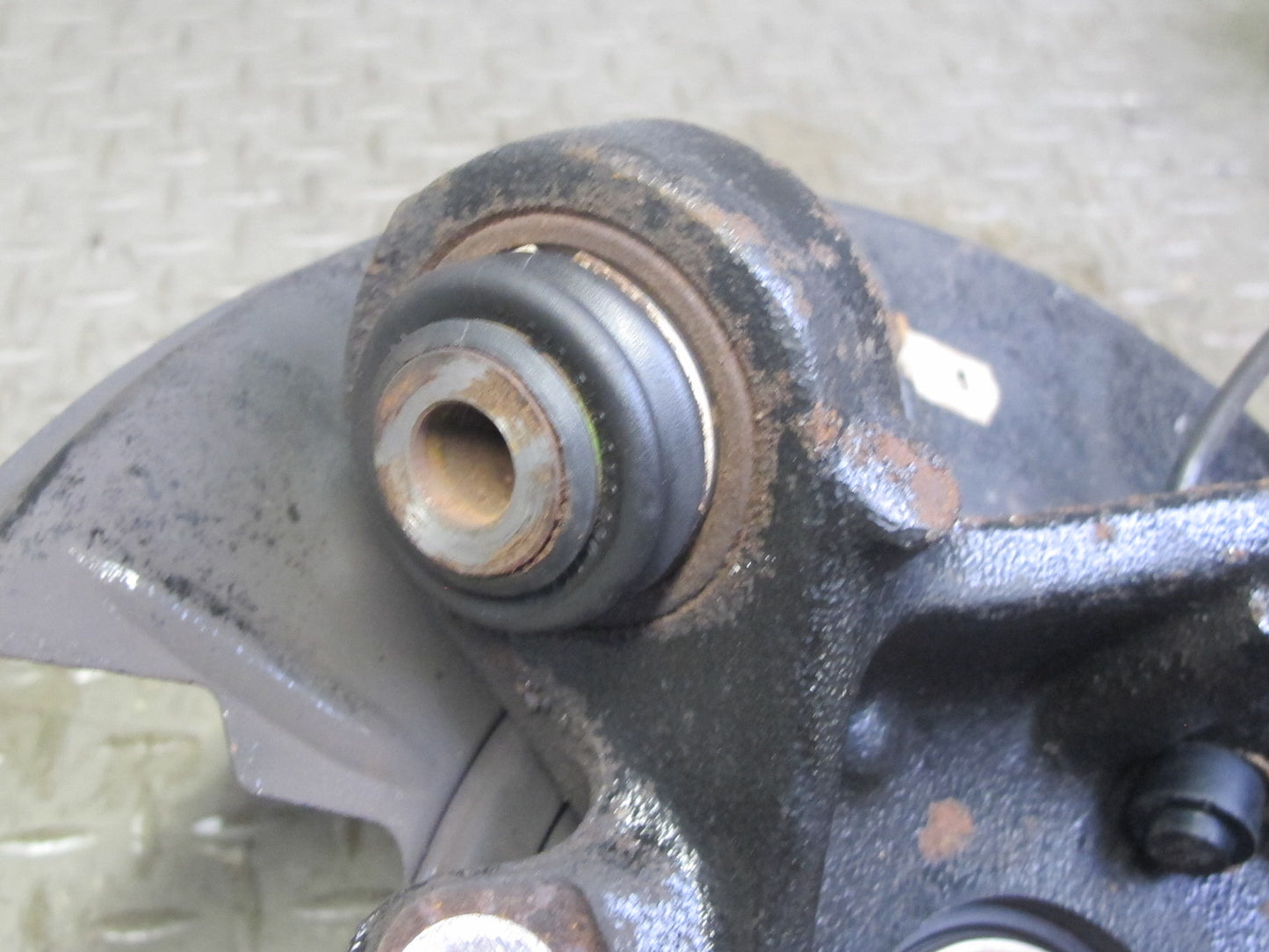96-97 BMW E36 328iC Convertible RWD Rear Left Trailing Arm Knuckle Wheel Hub OEM