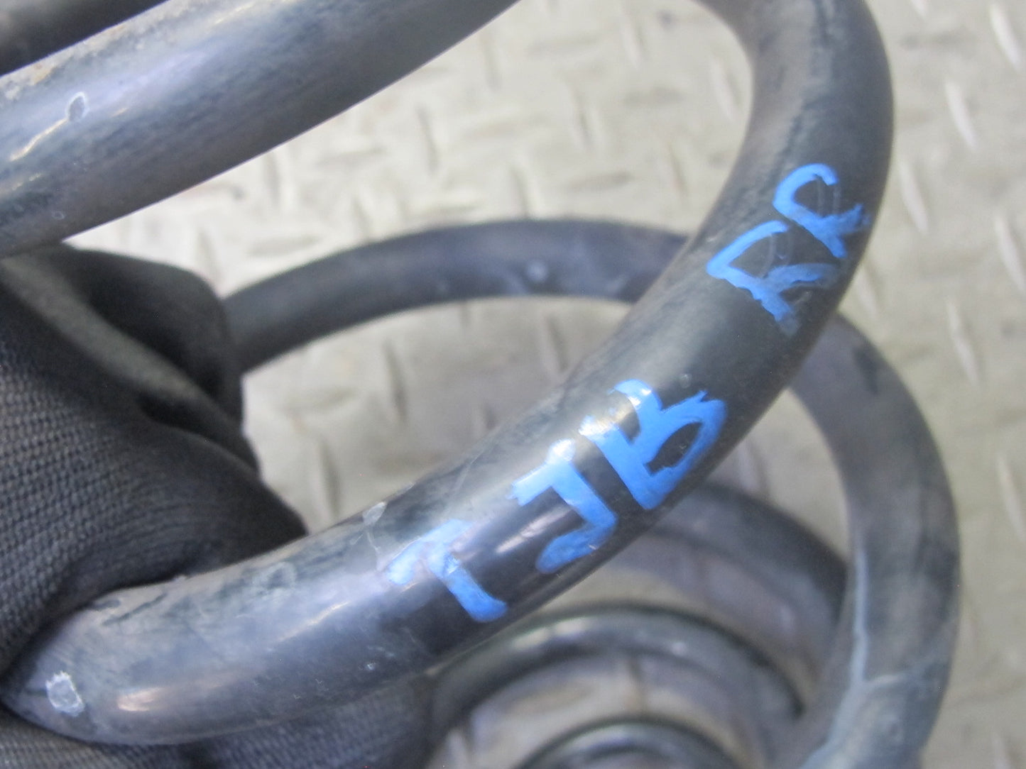 01-06 BMW E46 330Ci ZHP Coupe Set of 2 Rear Left & Right Sport Coil Spring OEM