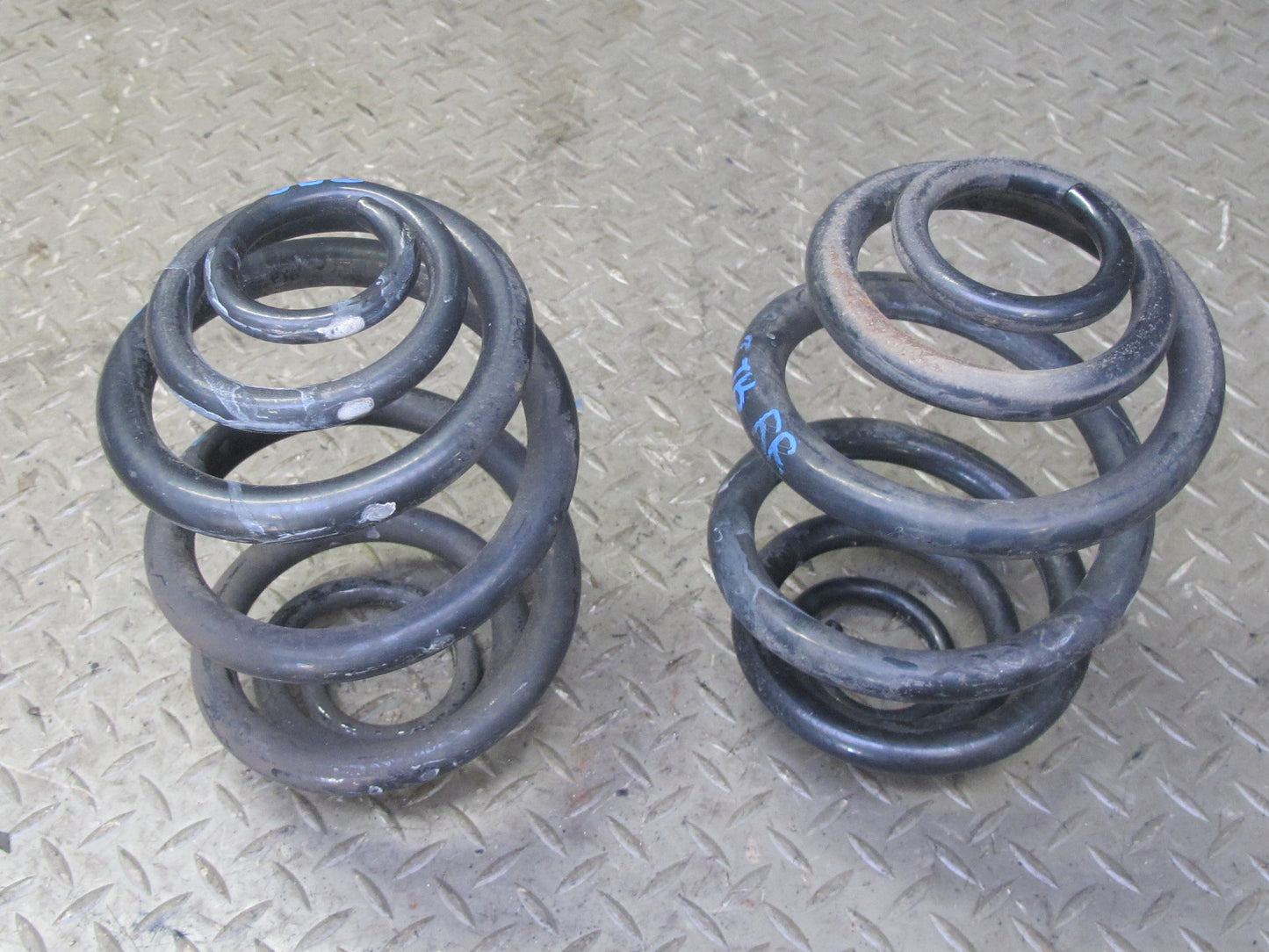 01-06 BMW E46 330Ci ZHP Coupe Set of 2 Rear Left & Right Sport Coil Spring OEM