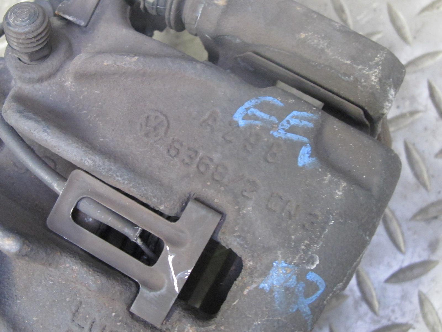 01-03 VW Eurovan T4 2.8L FWD Set of 2 Rear Left & Right Brake Caliper OEM