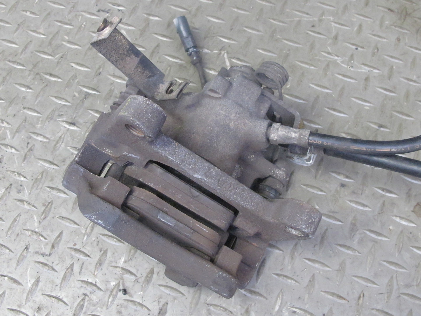 01-03 VW Eurovan T4 2.8L FWD Set of 2 Rear Left & Right Brake Caliper OEM