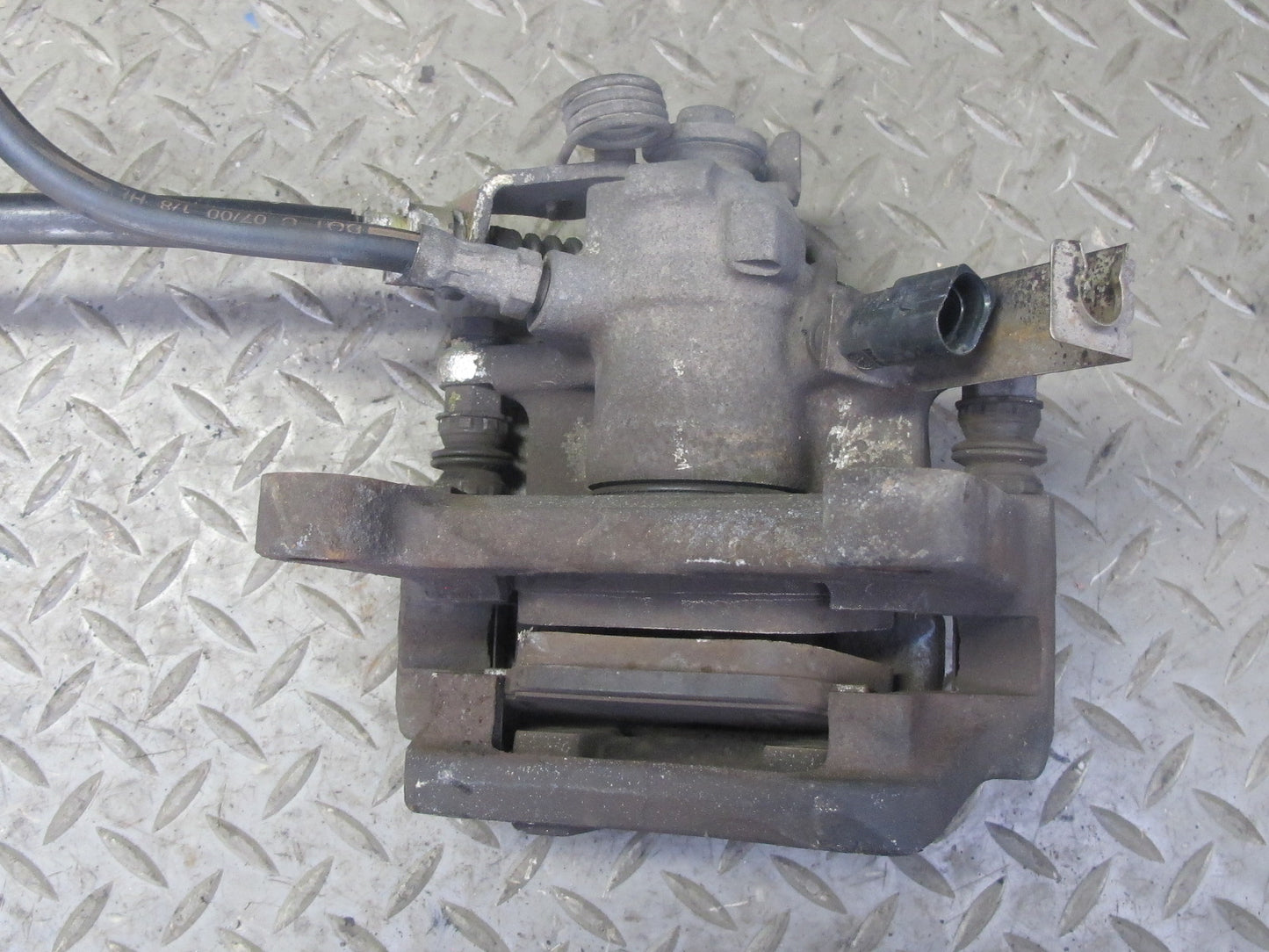 01-03 VW Eurovan T4 2.8L FWD Set of 2 Rear Left & Right Brake Caliper OEM