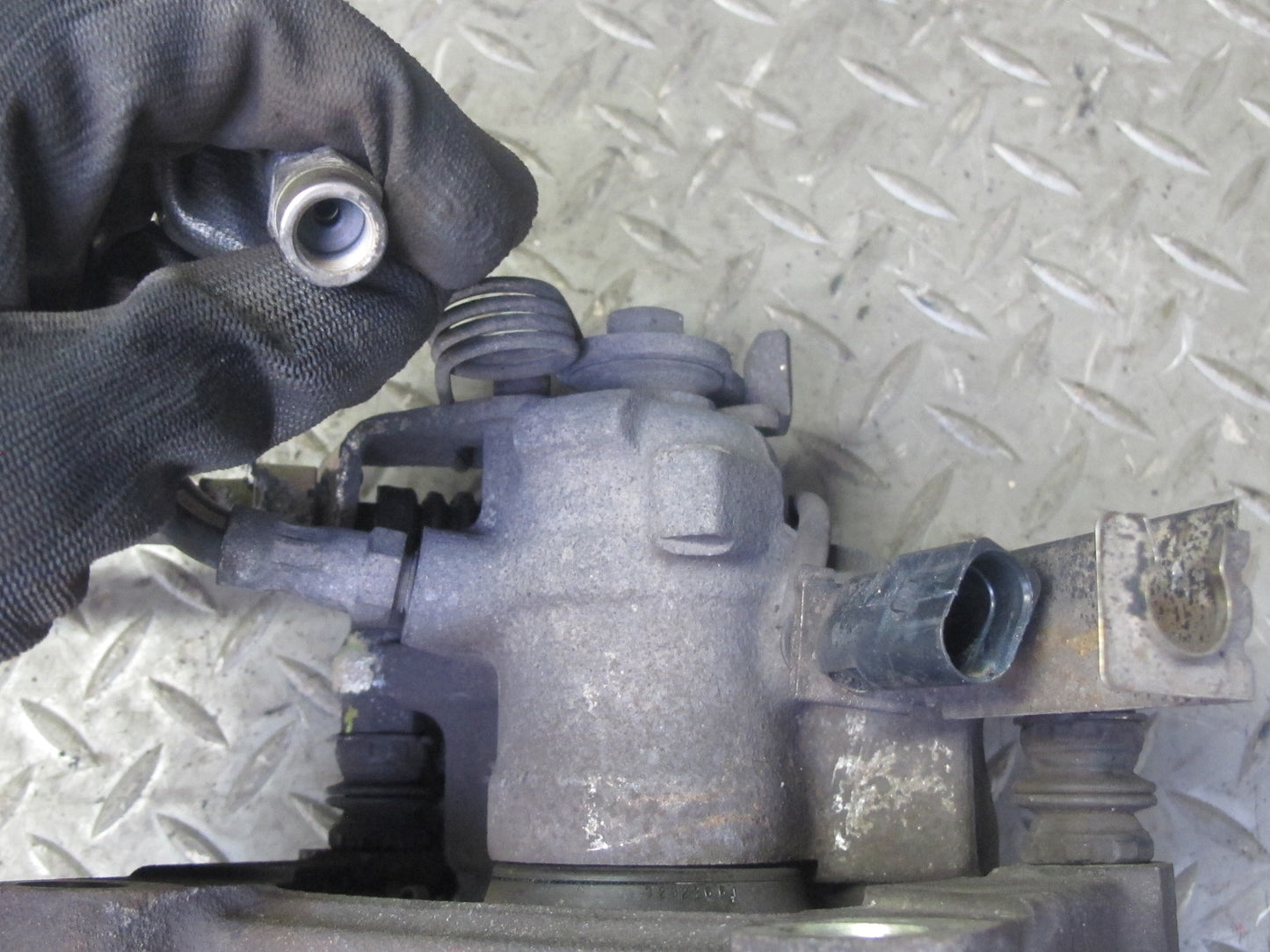 01-03 VW Eurovan T4 2.8L FWD Set of 2 Rear Left & Right Brake Caliper OEM