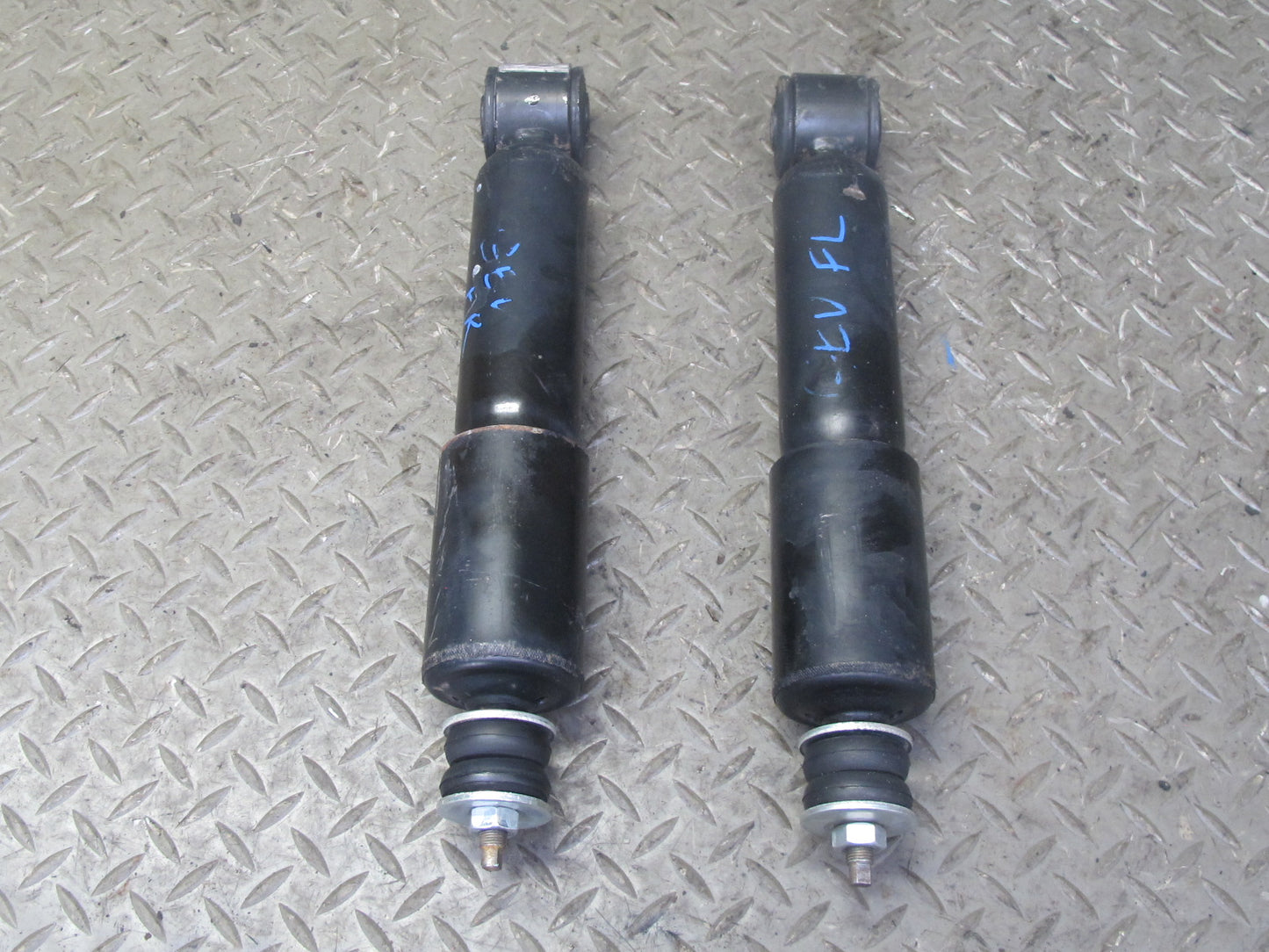 01-03 VW Eurovan T4 Camper Front Left & Right Strut Shock Absorber