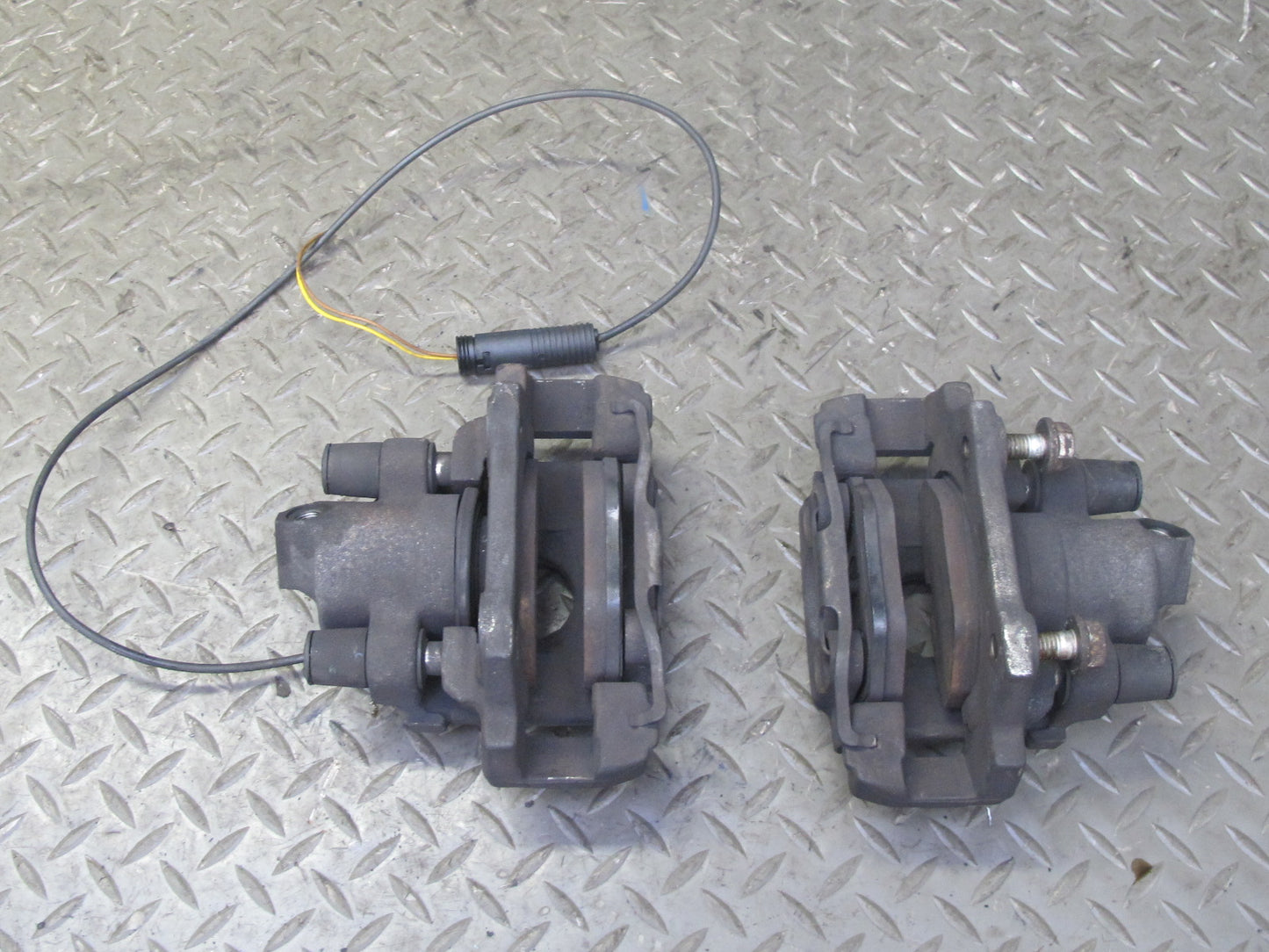 96-99 BMW E36 325Ci 328Ci Convertible Rear Left & Right Brake Caliper Set OEM