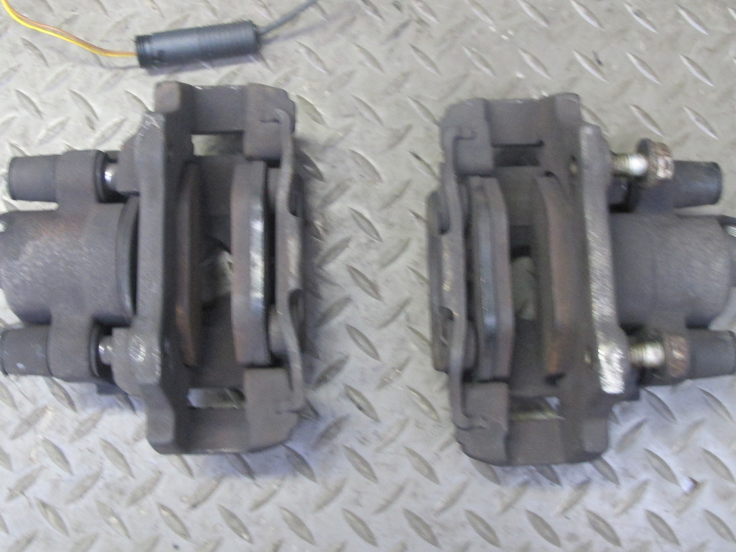 96-99 BMW E36 325Ci 328Ci Convertible Rear Left & Right Brake Caliper Set OEM