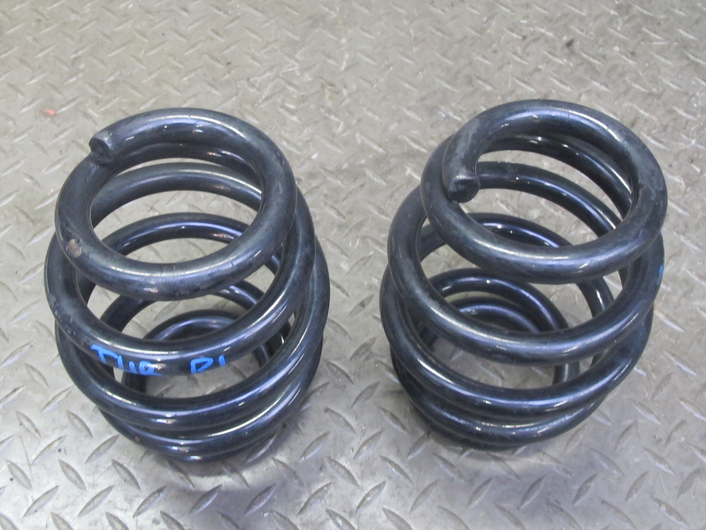 94-99 BMW E36 325iC 328iC Convertible Set of 2 Rear Left & Right Coil Spring OEM