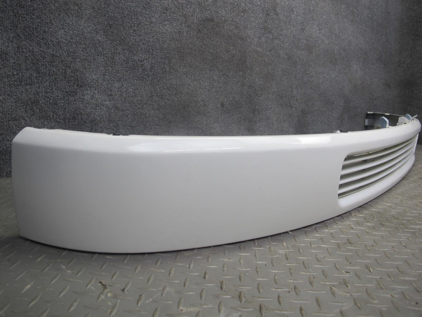 97-03 VW Eurovan T4 Front Radiator Center Lower Grille Arctic White OEM
