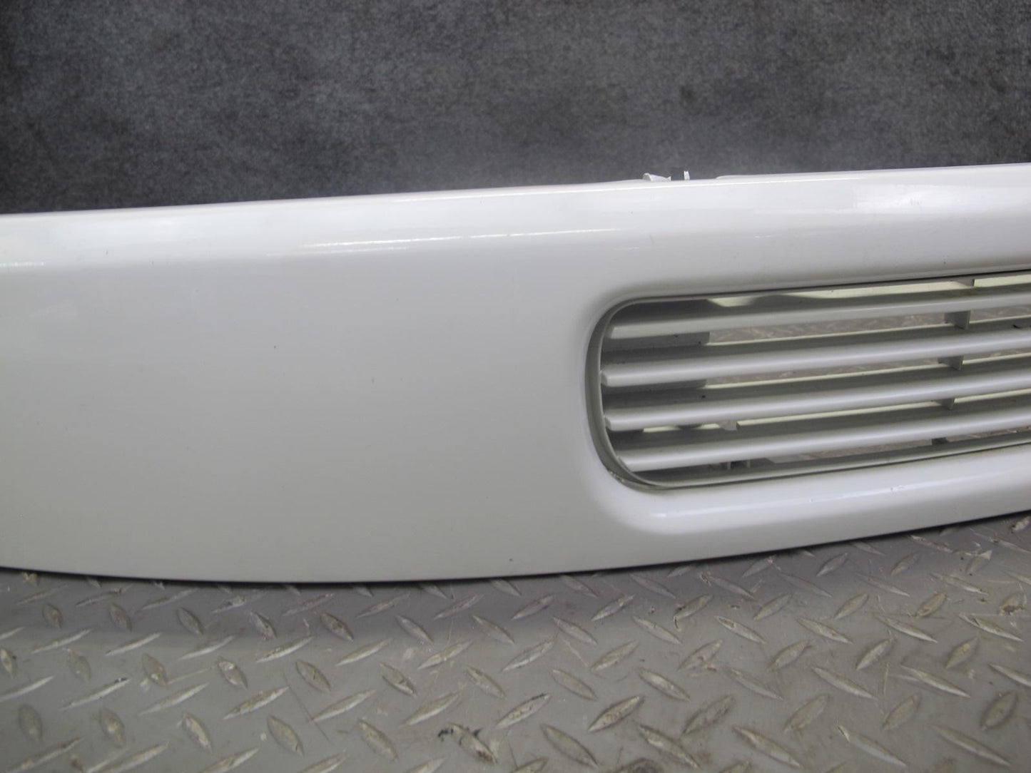 97-03 VW Eurovan T4 Front Radiator Center Lower Grille Arctic White OEM