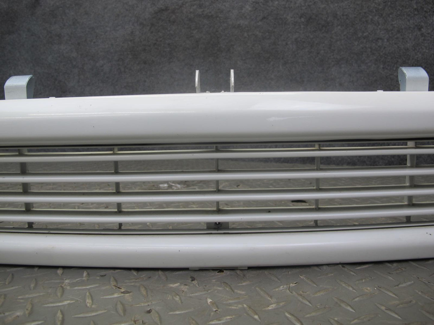 97-03 VW Eurovan T4 Front Radiator Center Lower Grille Arctic White OEM