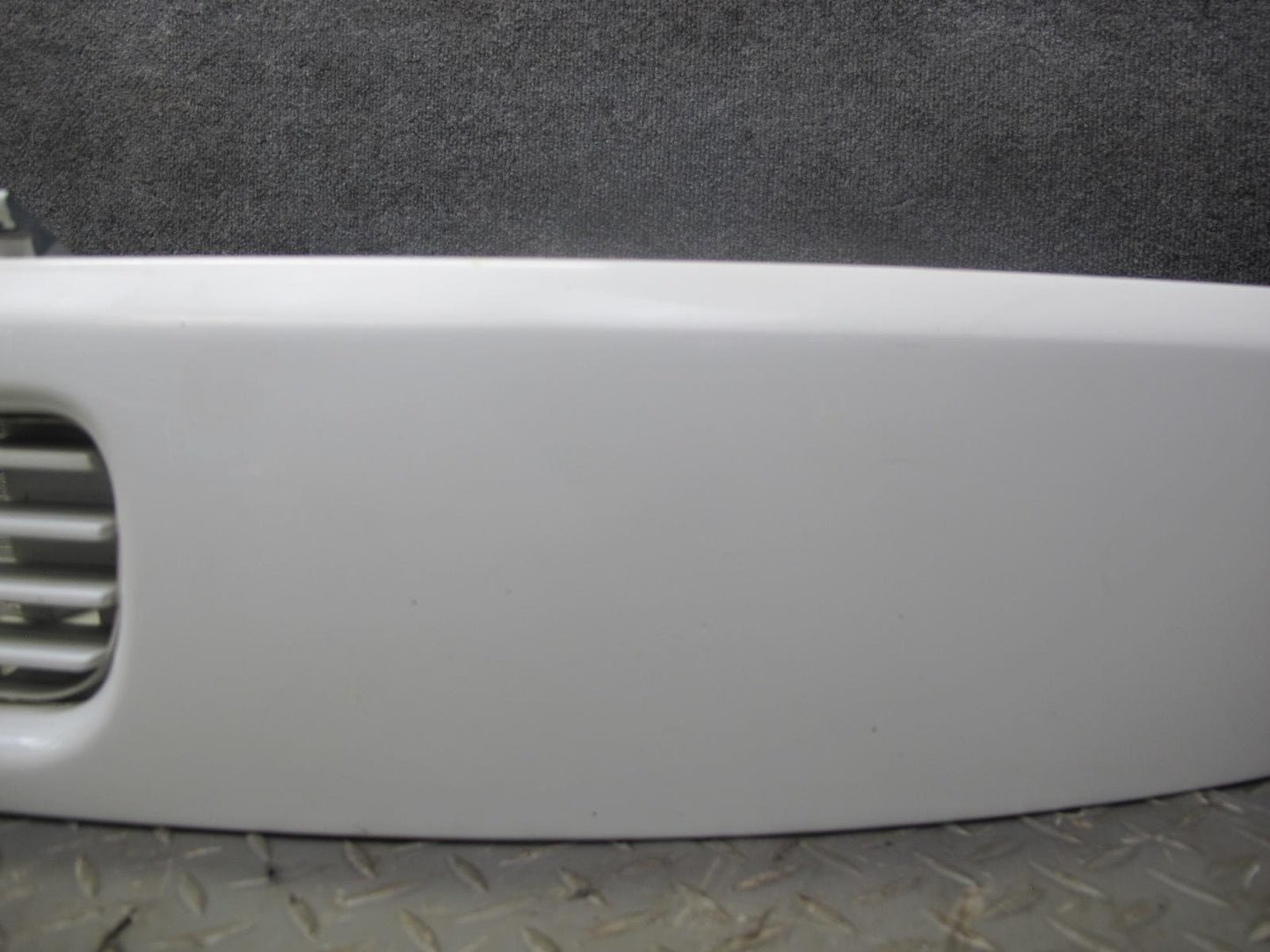 97-03 VW Eurovan T4 Front Radiator Center Lower Grille Arctic White OEM