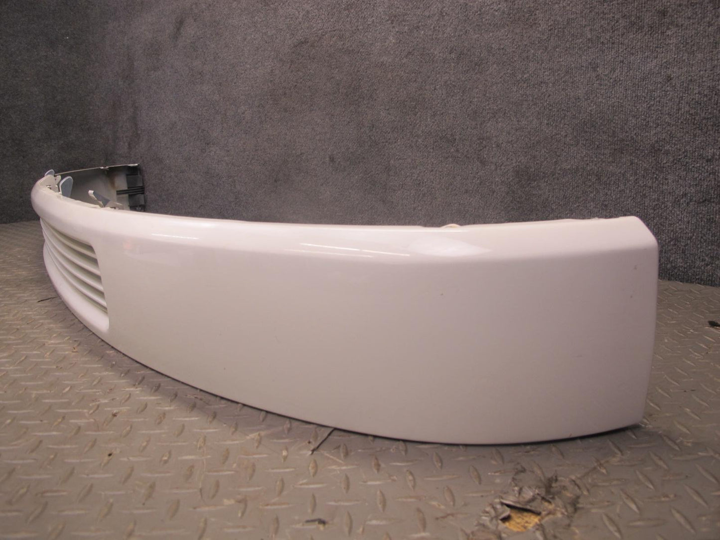 97-03 VW Eurovan T4 Front Radiator Center Lower Grille Arctic White OEM