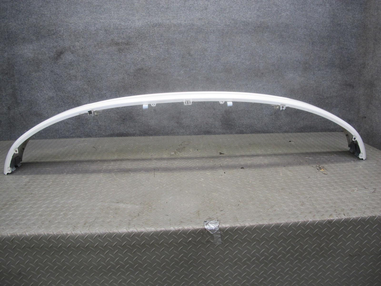 97-03 VW Eurovan T4 Front Radiator Center Lower Grille Arctic White OEM