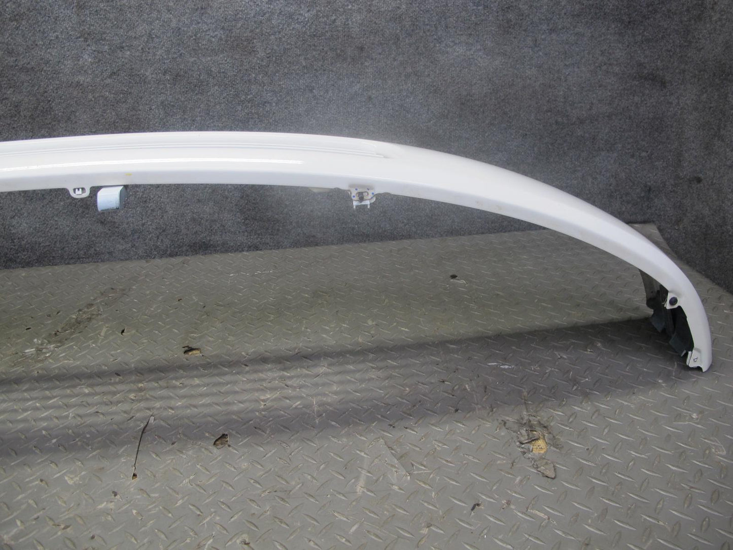 97-03 VW Eurovan T4 Front Radiator Center Lower Grille Arctic White OEM