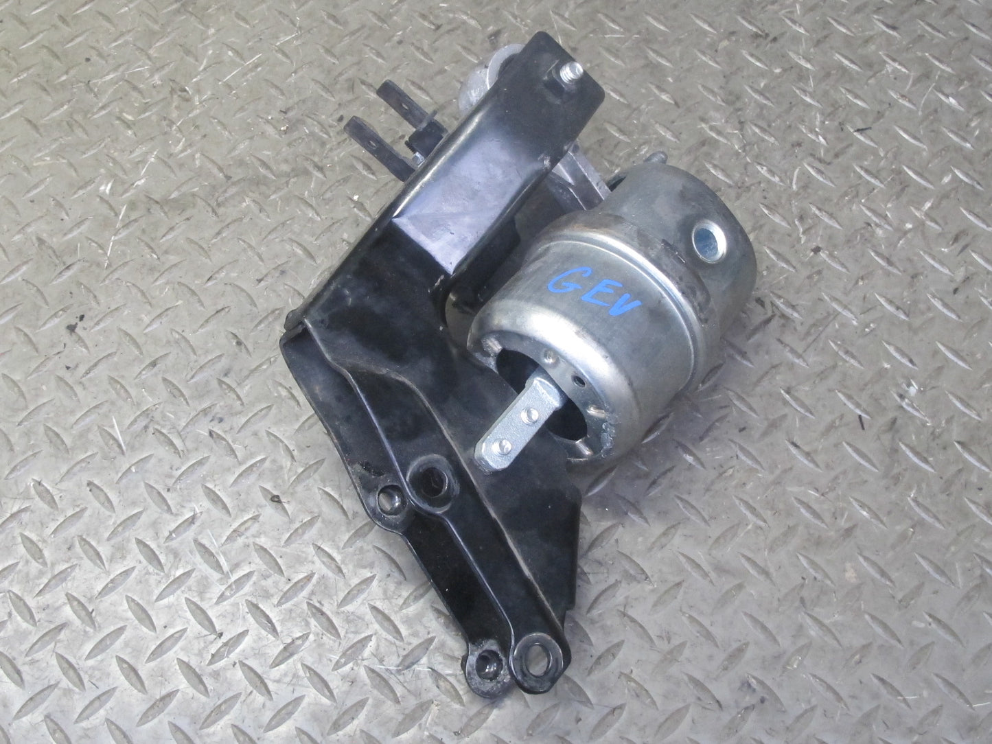 97-03 VW Eurovan T4 A/T Automatic Transmission Mount Bracket Support OEM