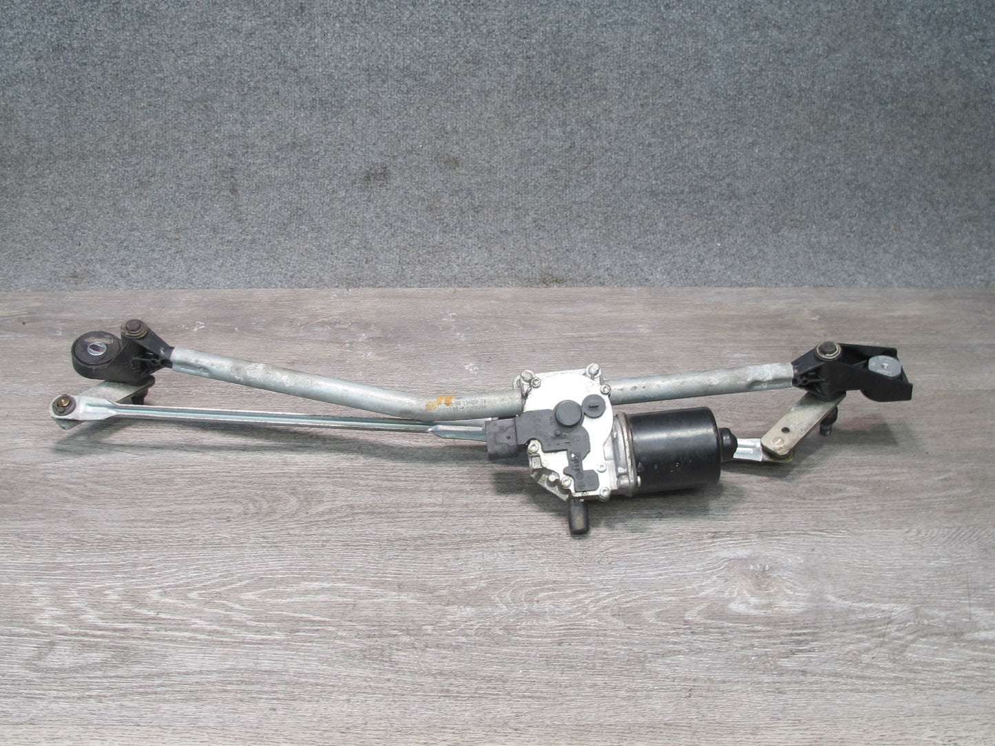 03-08 BMW E86 E85 Z4 Windshield Wiper Transmission Linkage w Motor OEM